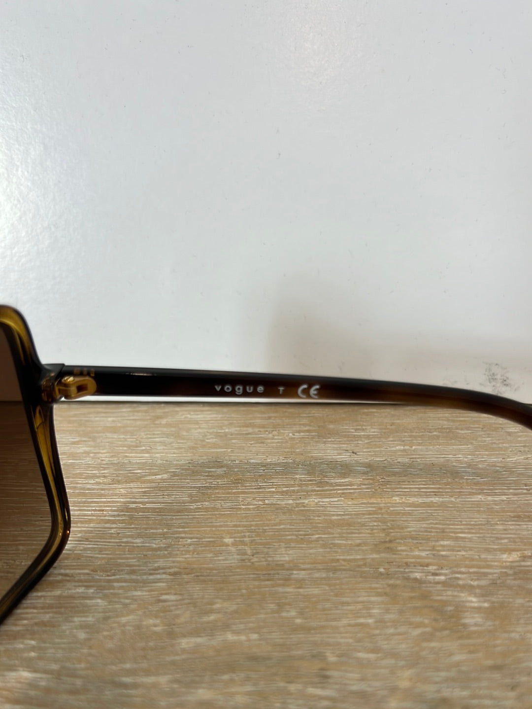 VOGUE. Gafas cuadradas carey