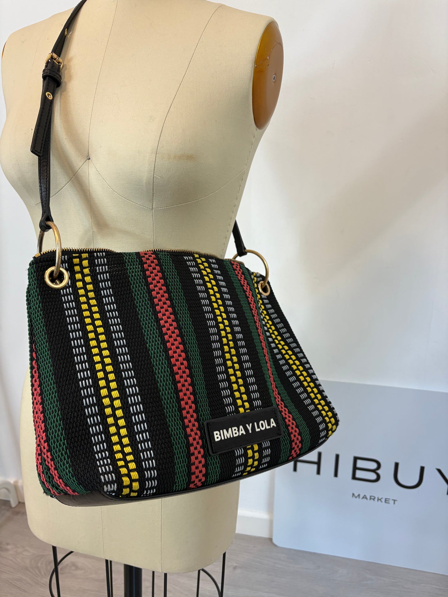 BIMBA Y LOLA. Bolso mediano trenzado colores doble asa