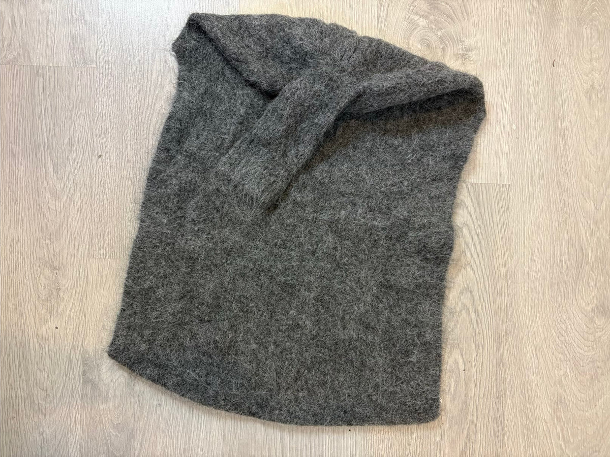ZARA. Jersey asimétrico gris con alpaca
