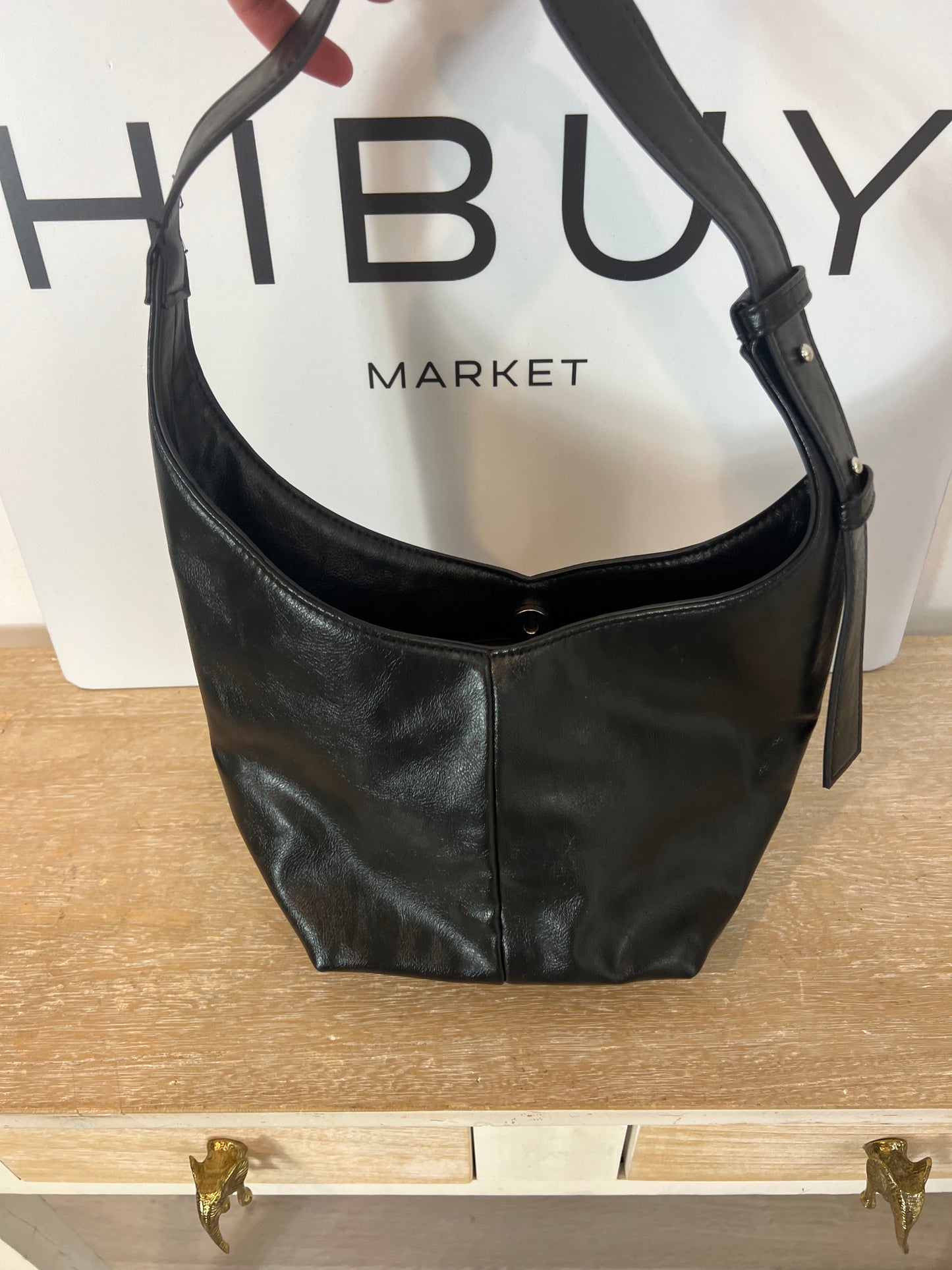 LEFTIES. Bolso negro efecto piel