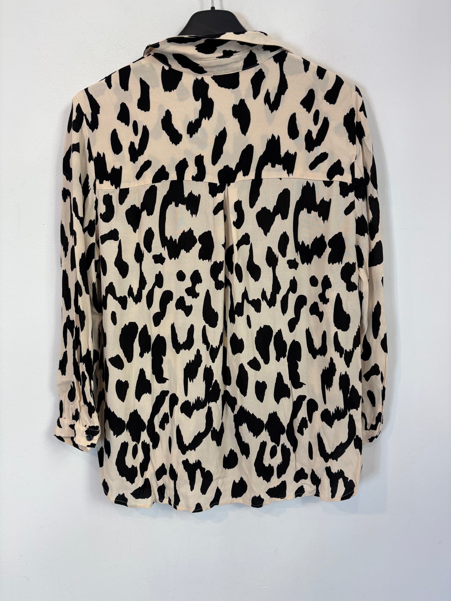 MANGO. Blusa fluida estampada. T M