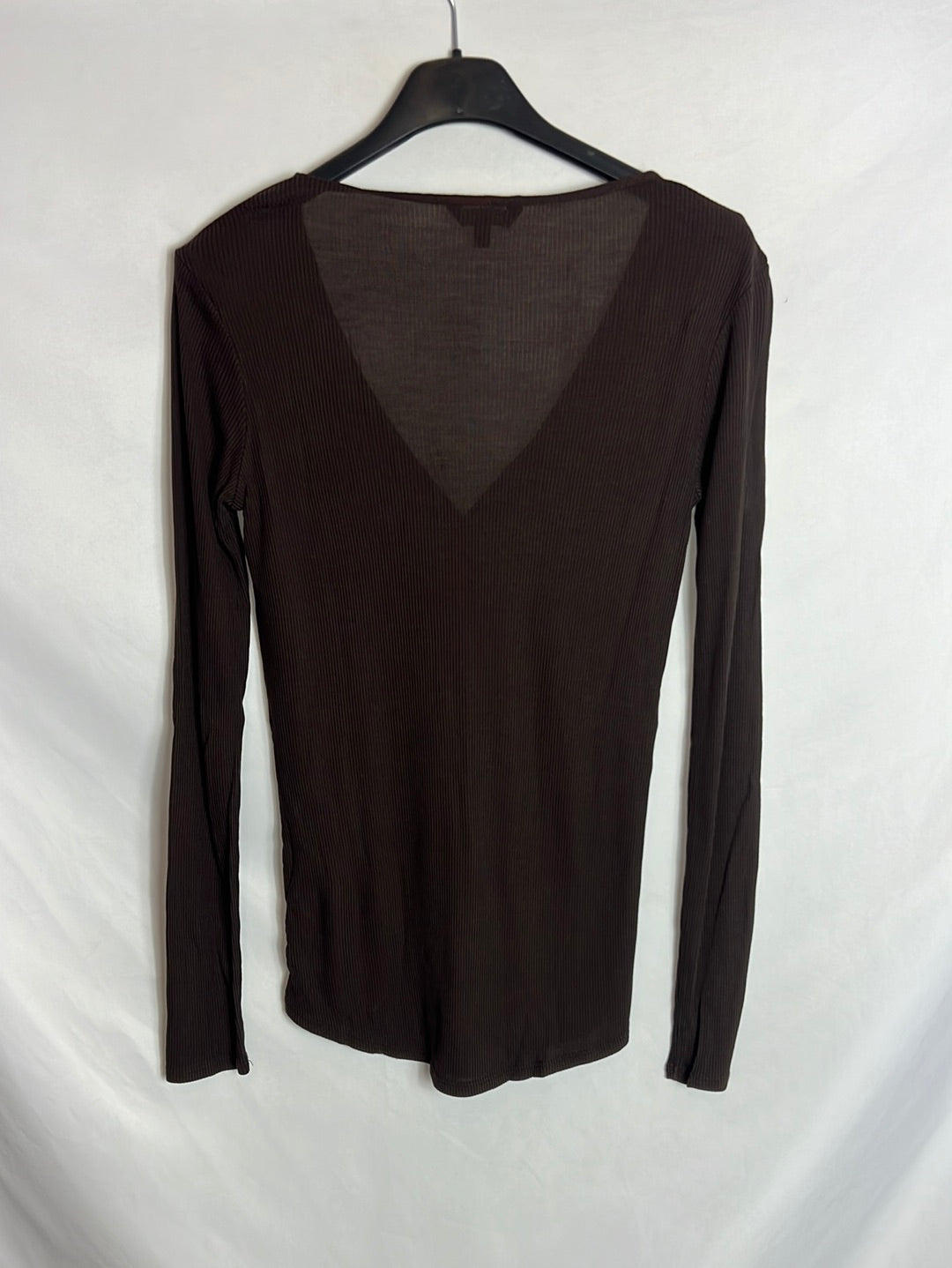 MASSIMO DUTTI. Camiseta marrón canalé T.s