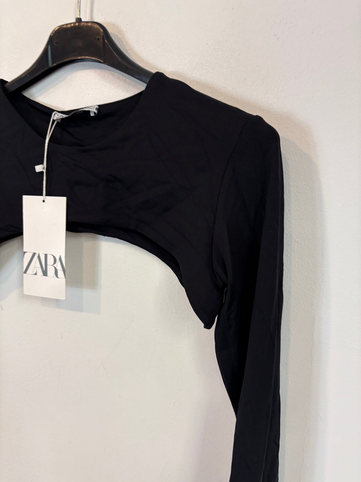 ZARA. Black crop top with long sleeves