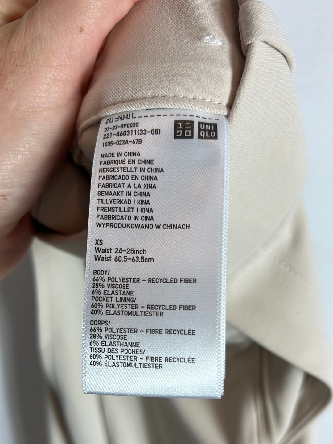 UNIQLO. Pantalón beige pinzas. T XS