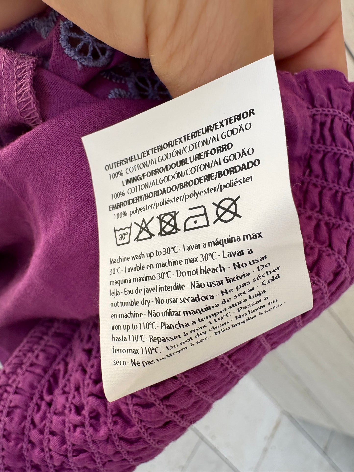 SCALPERS. Total look top y pantalón bordados. T XS/S