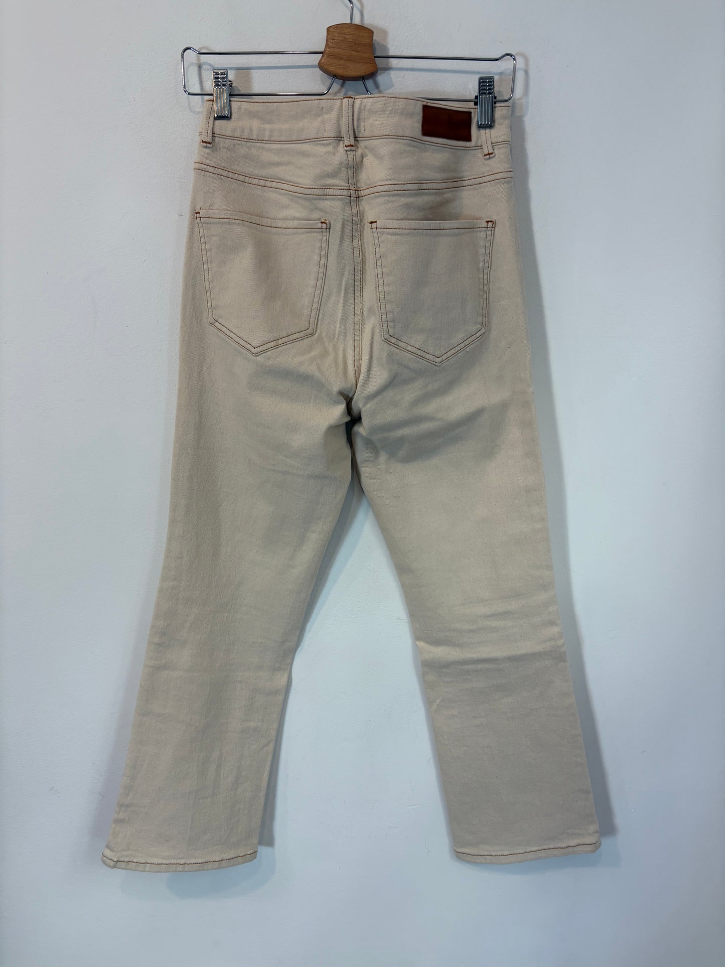 SEE FASHION. Straight buttoned beige denim. T 38