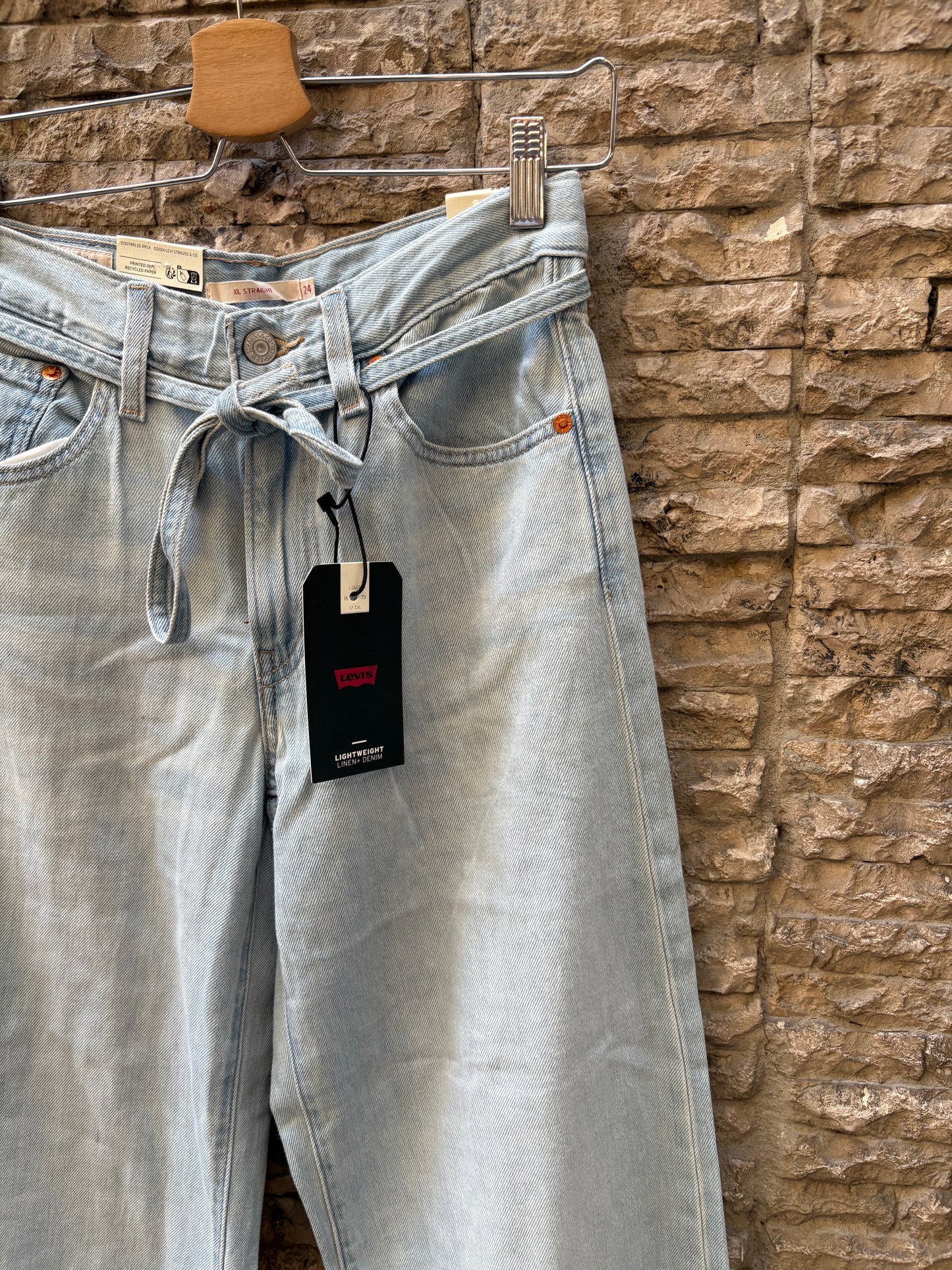 LEVI'S. Pantalón denim culotte T.24