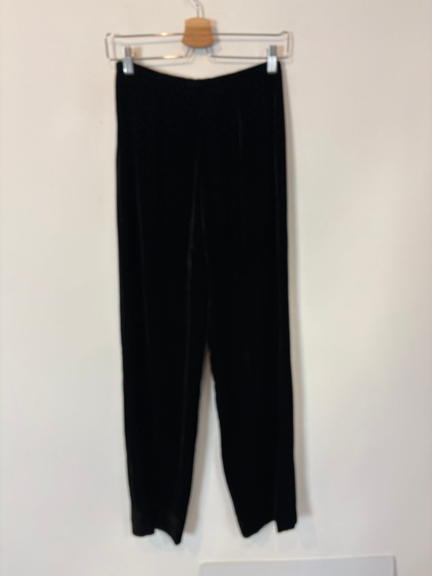 ARMANI COLLEZIONI. Pantalón negro terciopelo