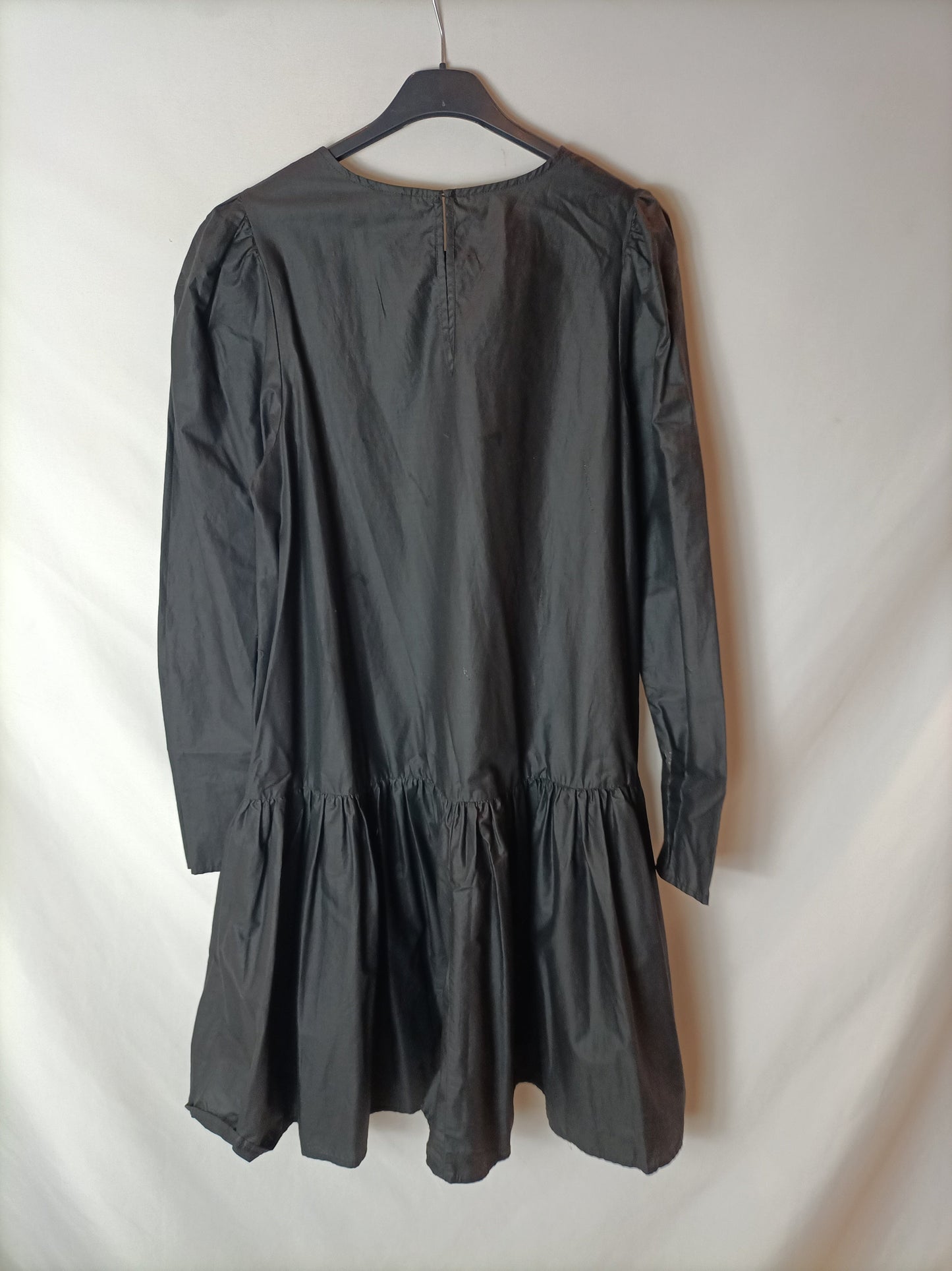 H&M. Vestido negro volante T.40