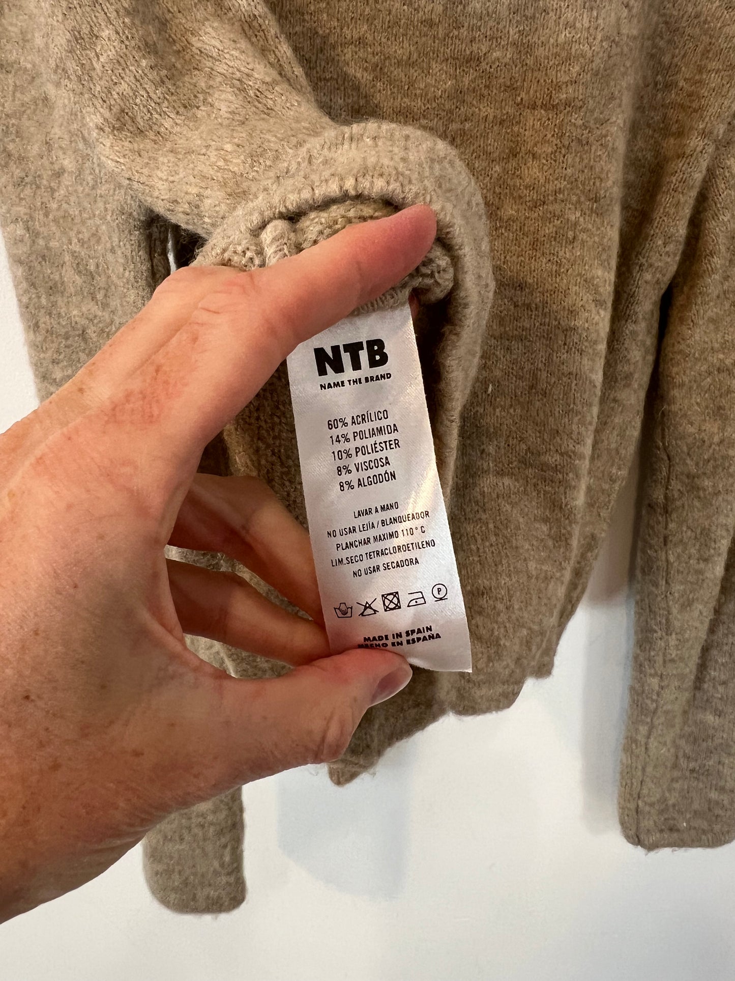 AMEÉ. Sleeveless fringed sweater S.(s)