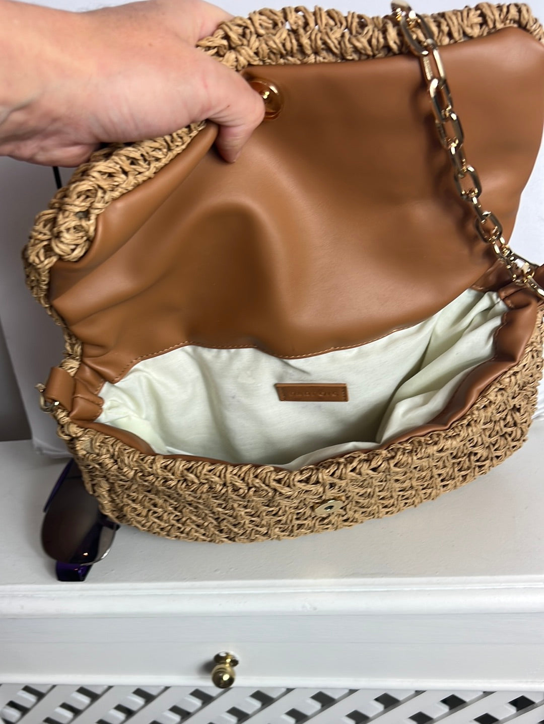 PARFOIS. Bolso esparto cadena dorada