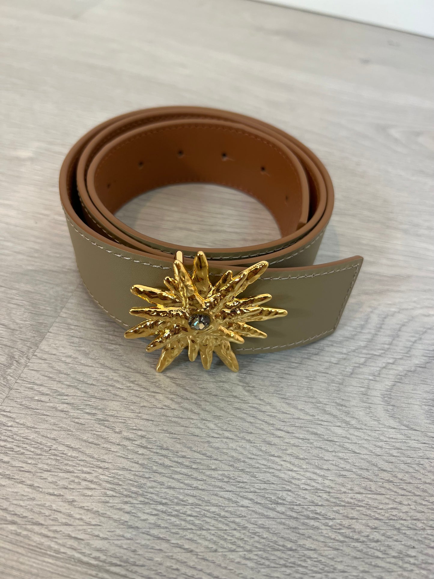 MICUIR X DOSPRIMERAS. Cinturón beige estrella T.s