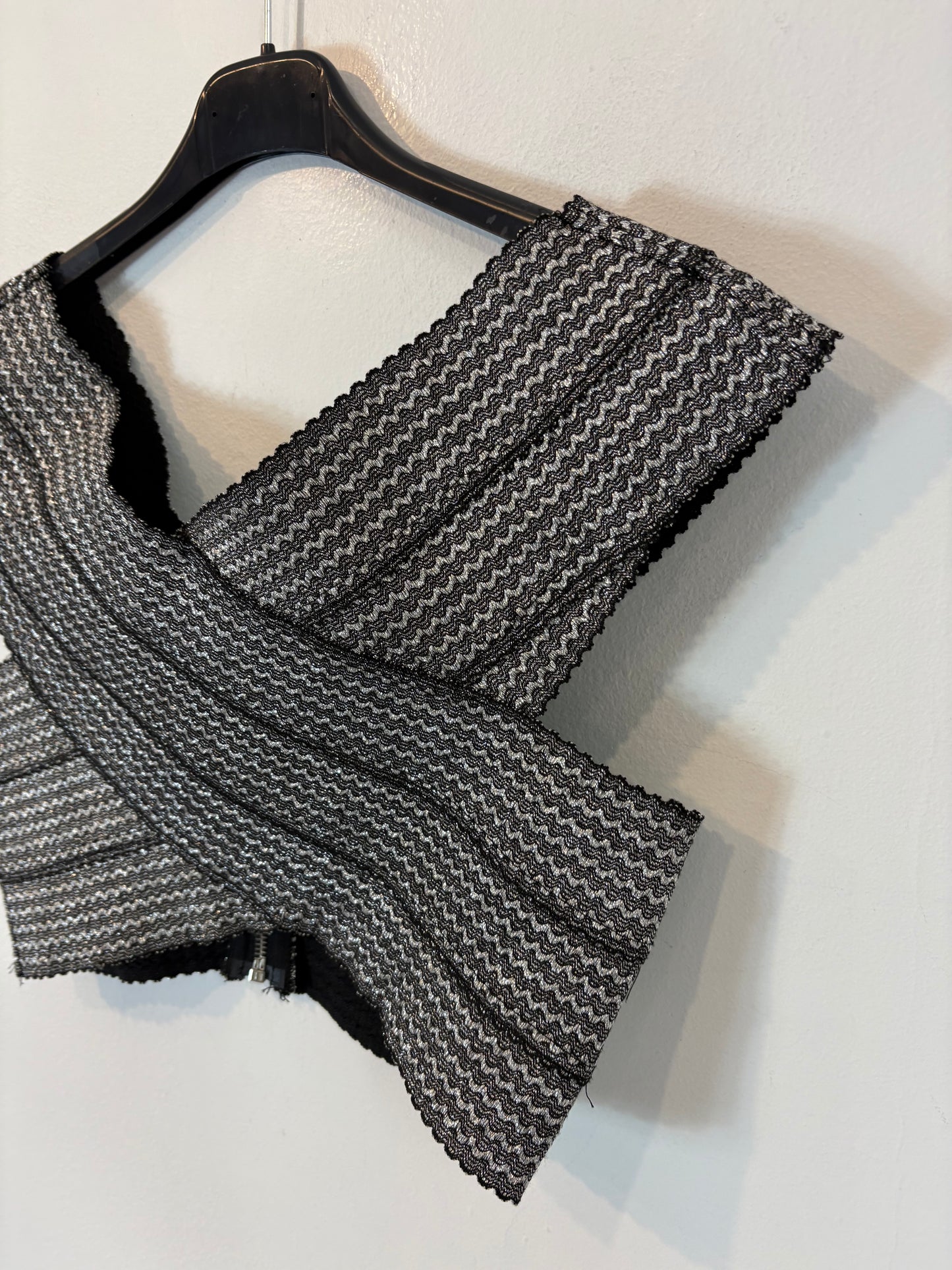 OTRAS. Crop top elástico hilos plateado. T S/M