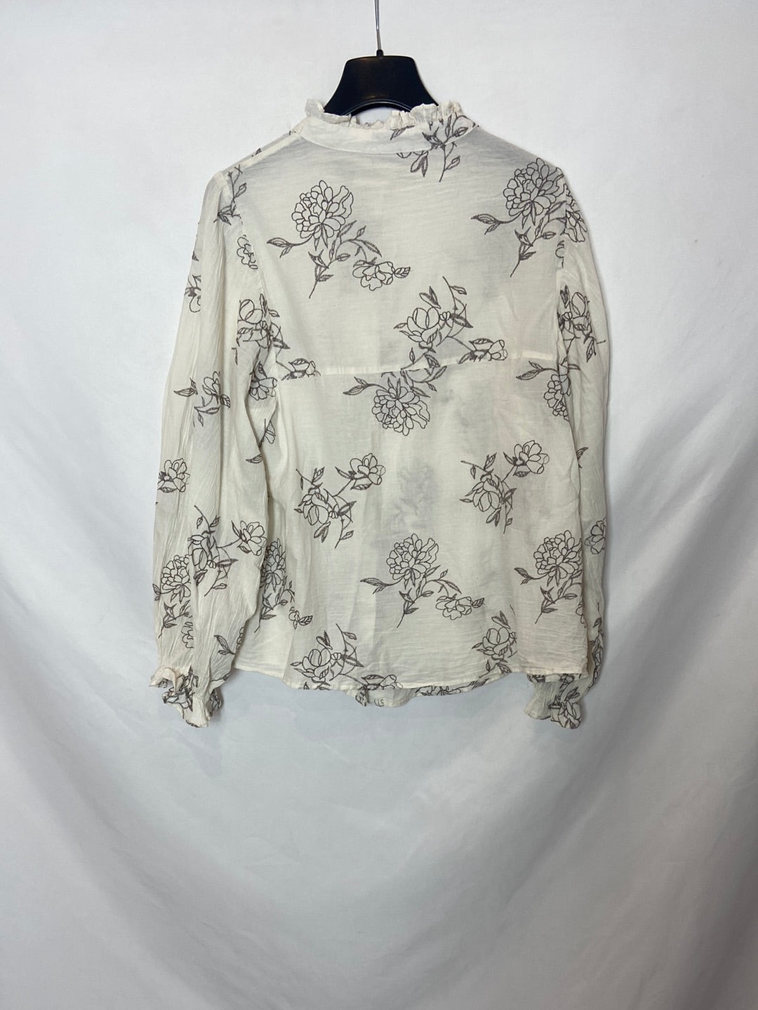 ZARA. Blusa blanca bordada T.S