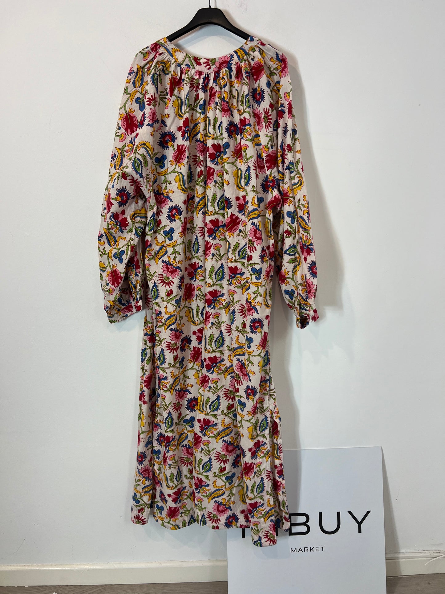 BUGANVILIA. Long white dress with red flowers, size 3XL