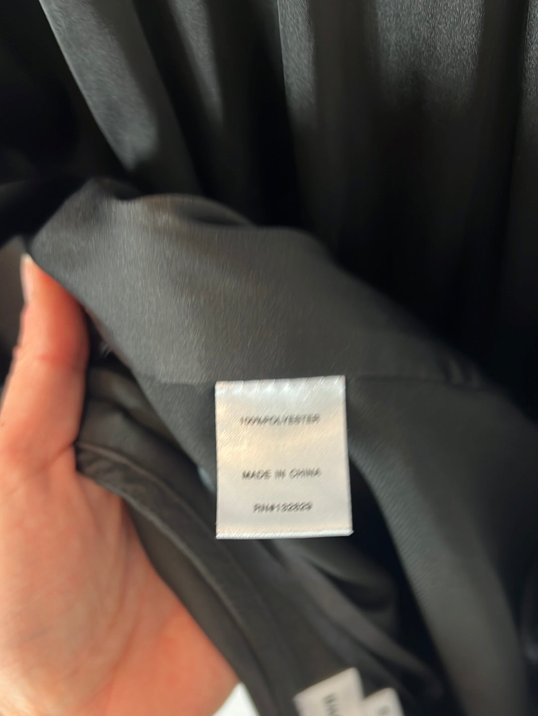 SUPERDOWN. Top negro al cuello. T S