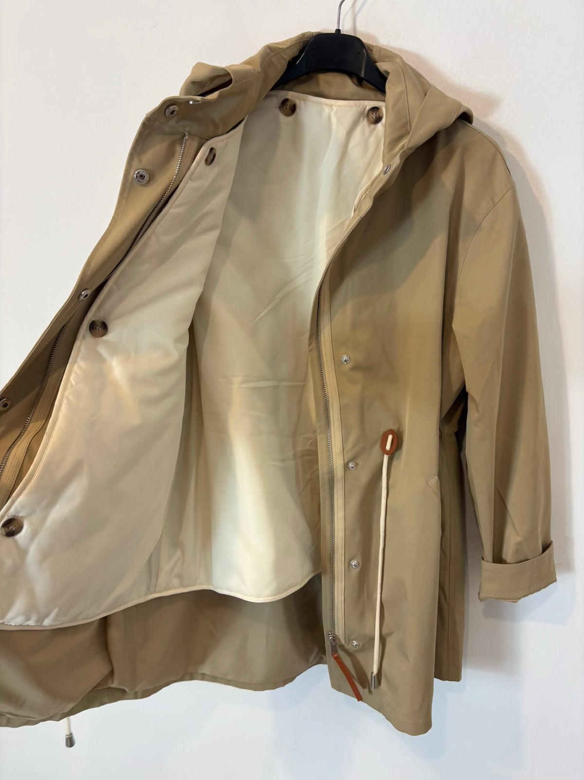 Gabardina capucha y chaleco extraíble