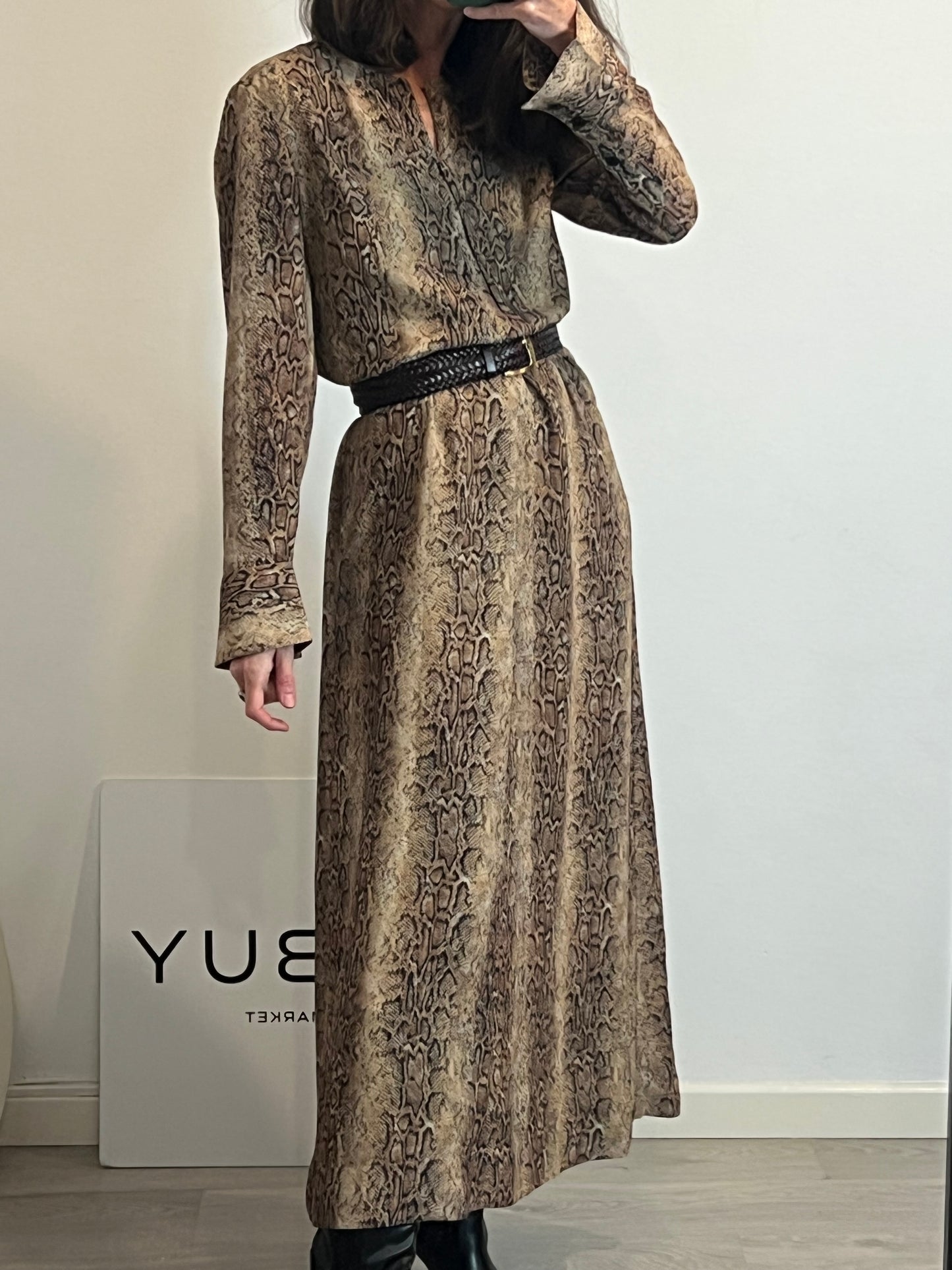 GANNI. Vestido largo snake print