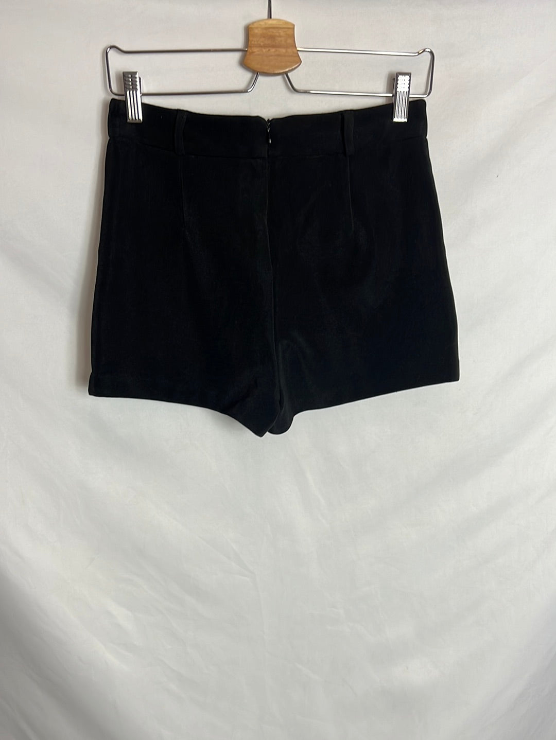 TIMING. Black shorts with pockets. TM(S)