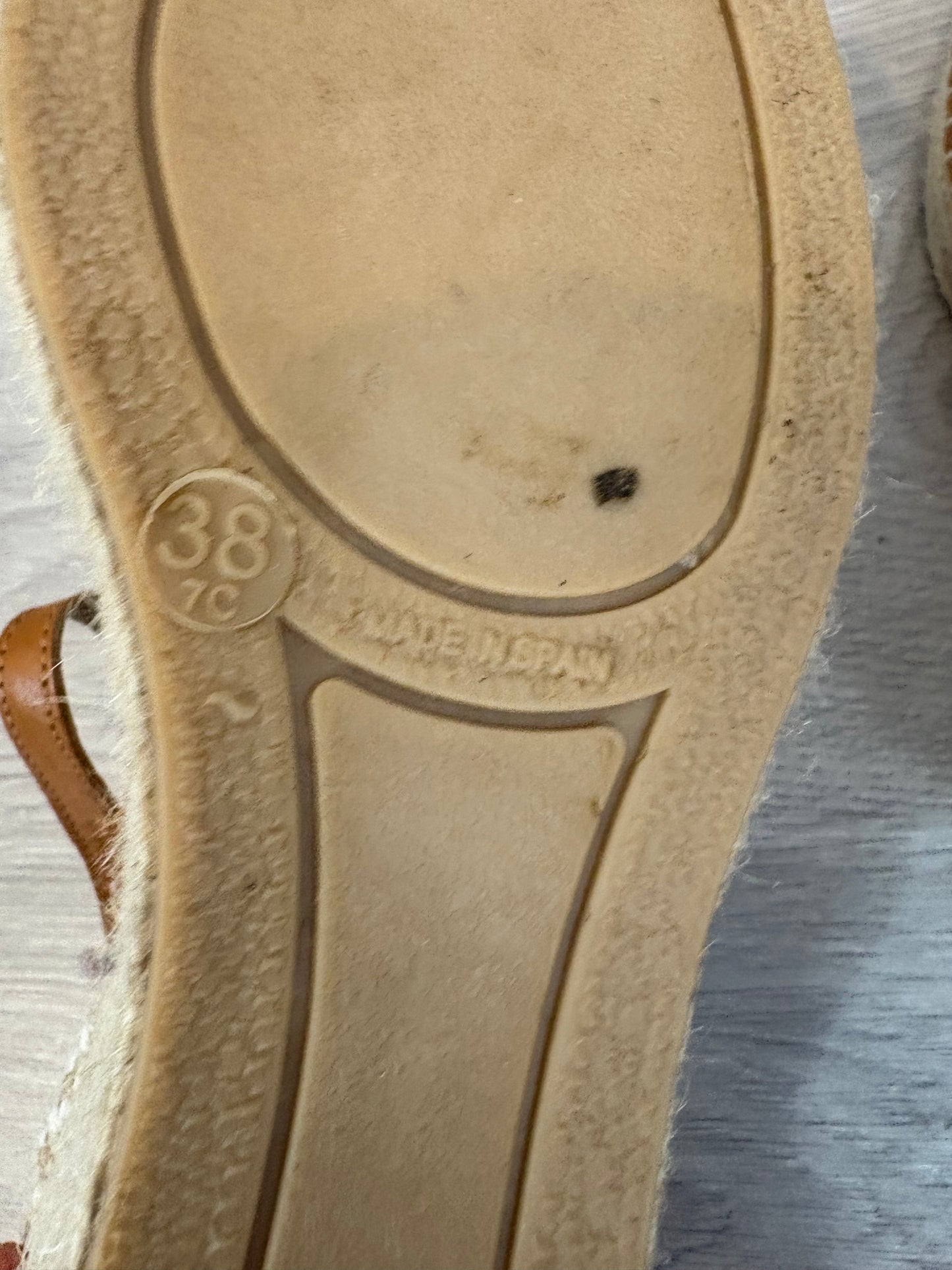 LATOUCHE. Sandalia esparto camel