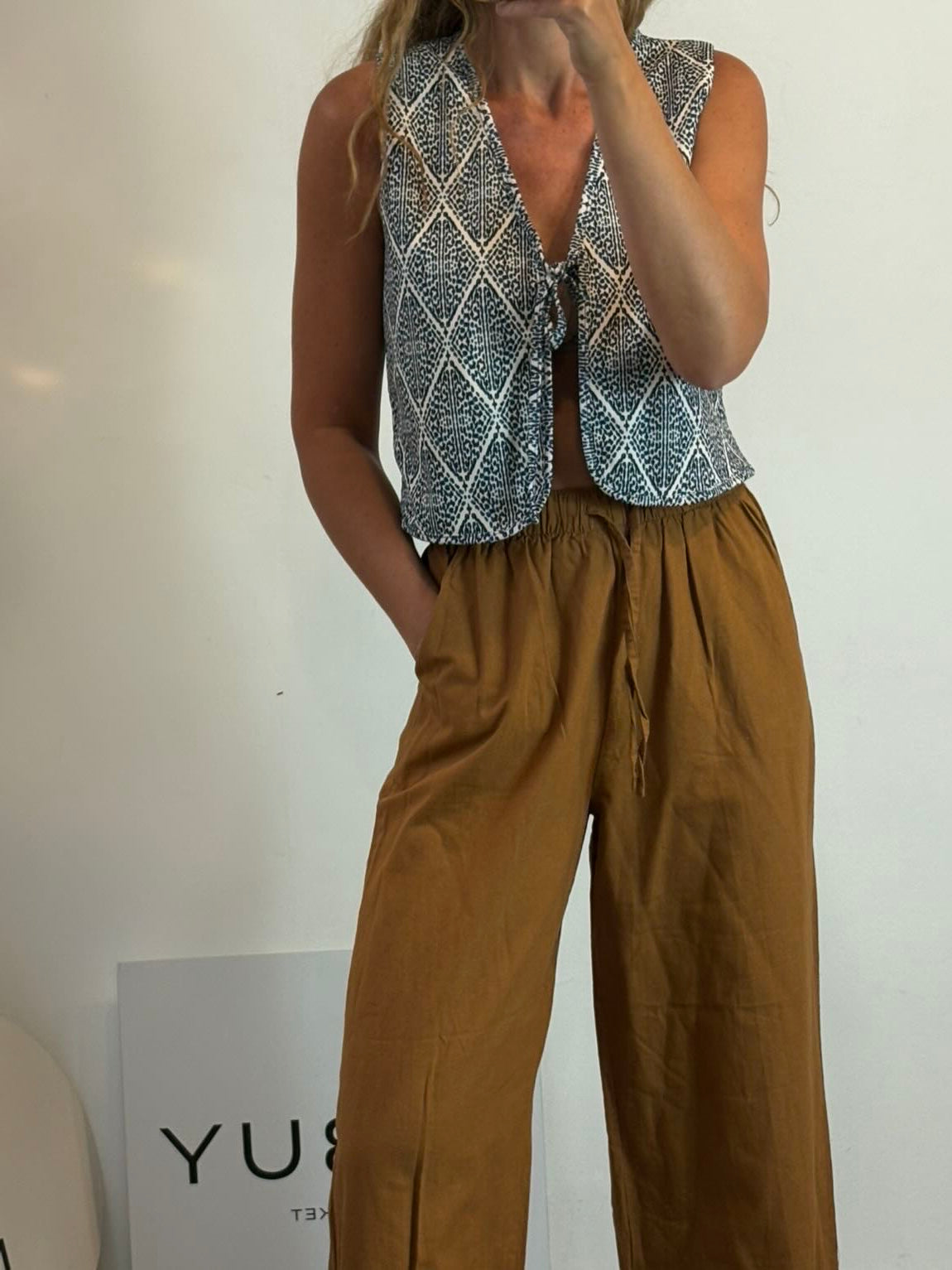 Pantalón mezcla pata ancha