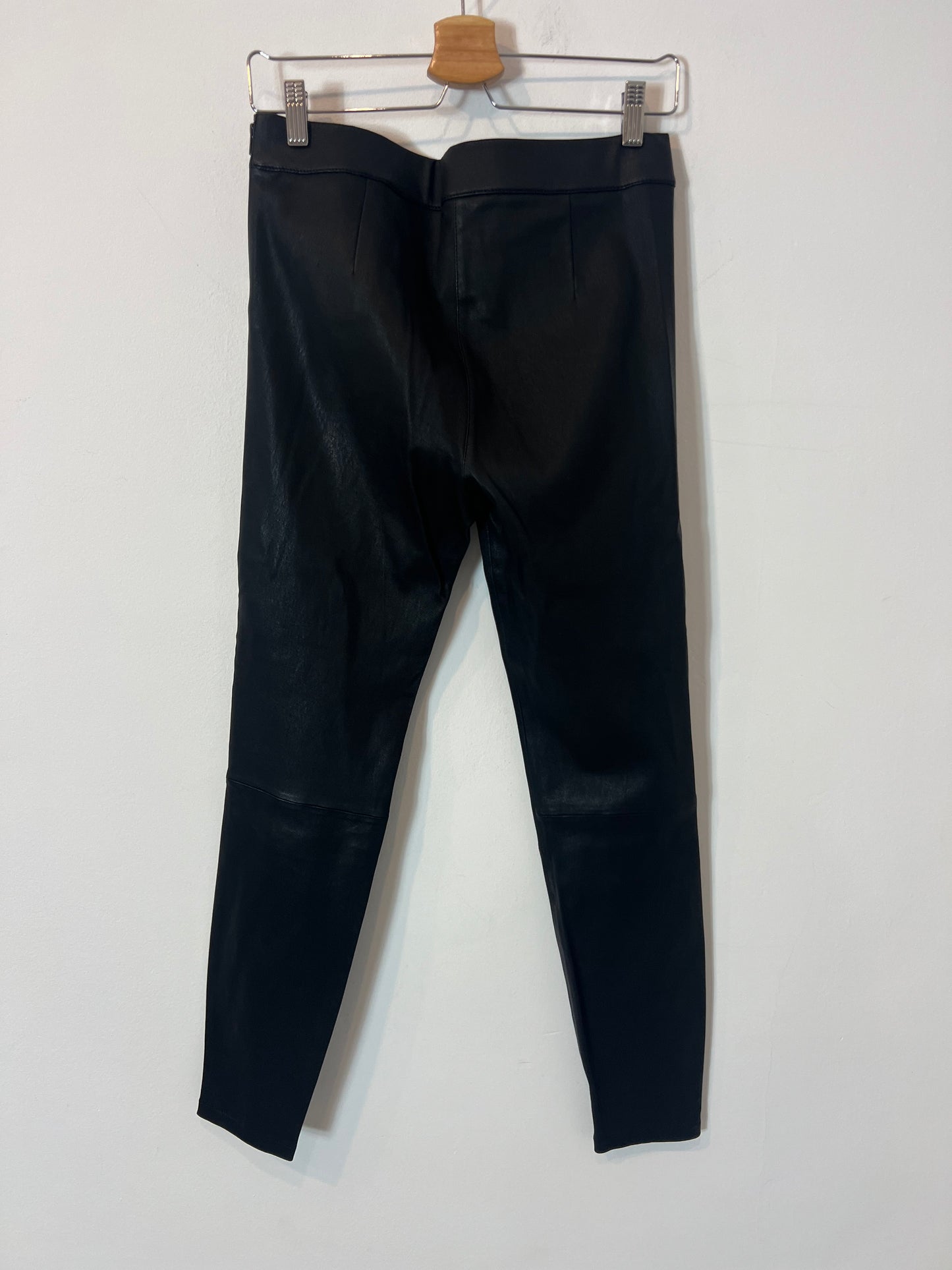 MASSIMO DUTTI. Leggins negros piel T.m