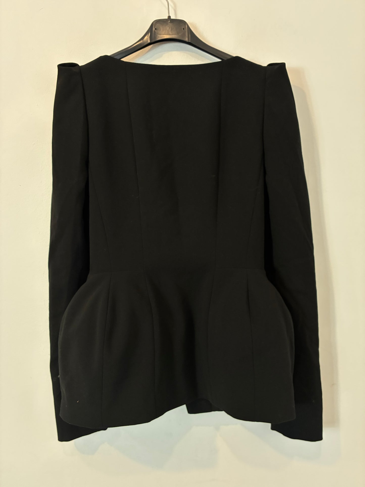 CIMER. Blazer negra detalle cintura