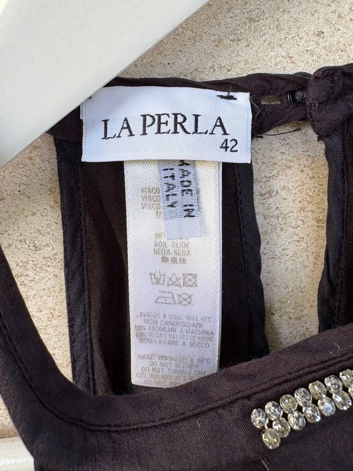 LA PERLA- Top negro con seda detalle cuello
