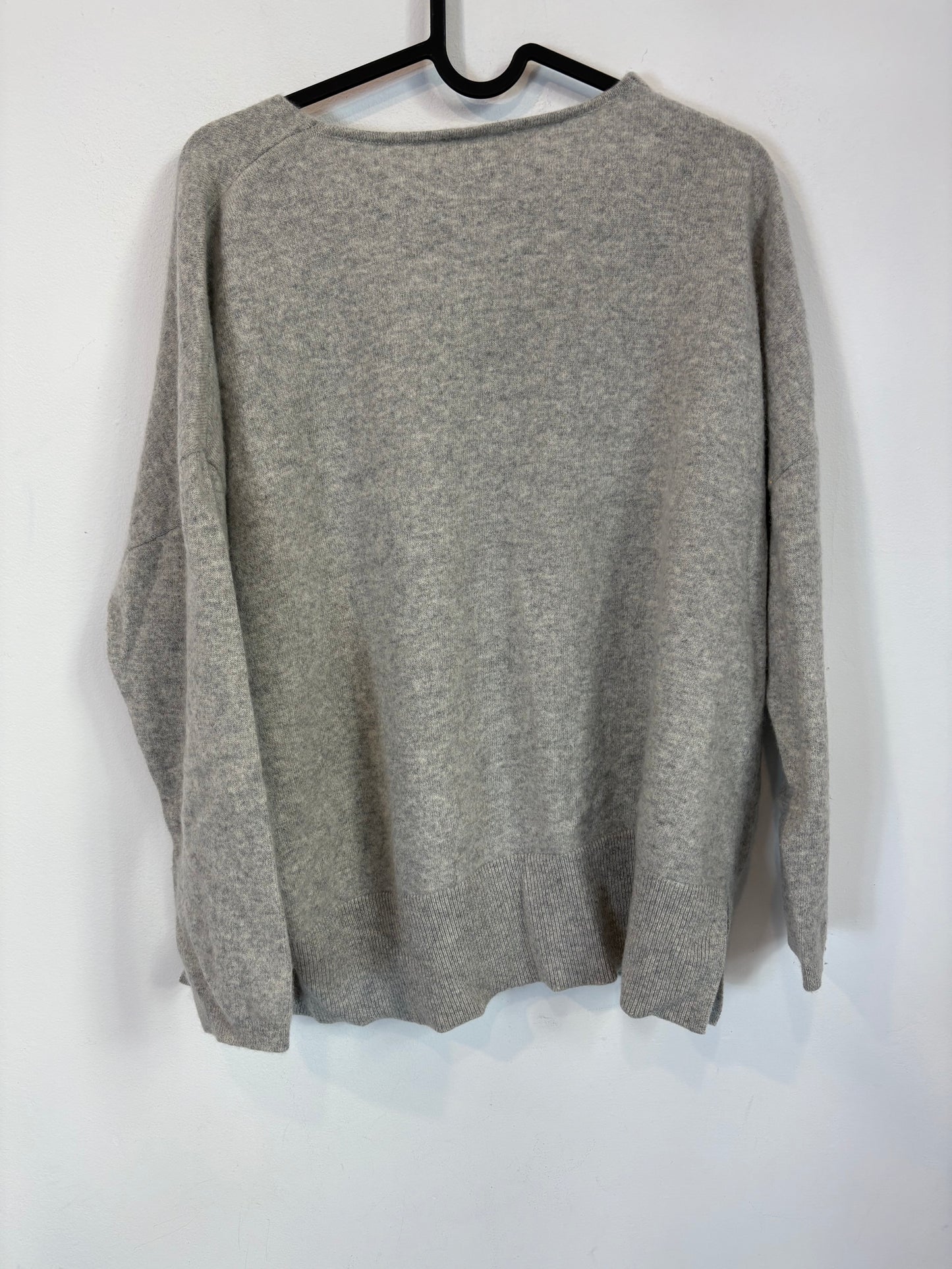 PARFOIS. Gray cashmere V-neck sweater. TM