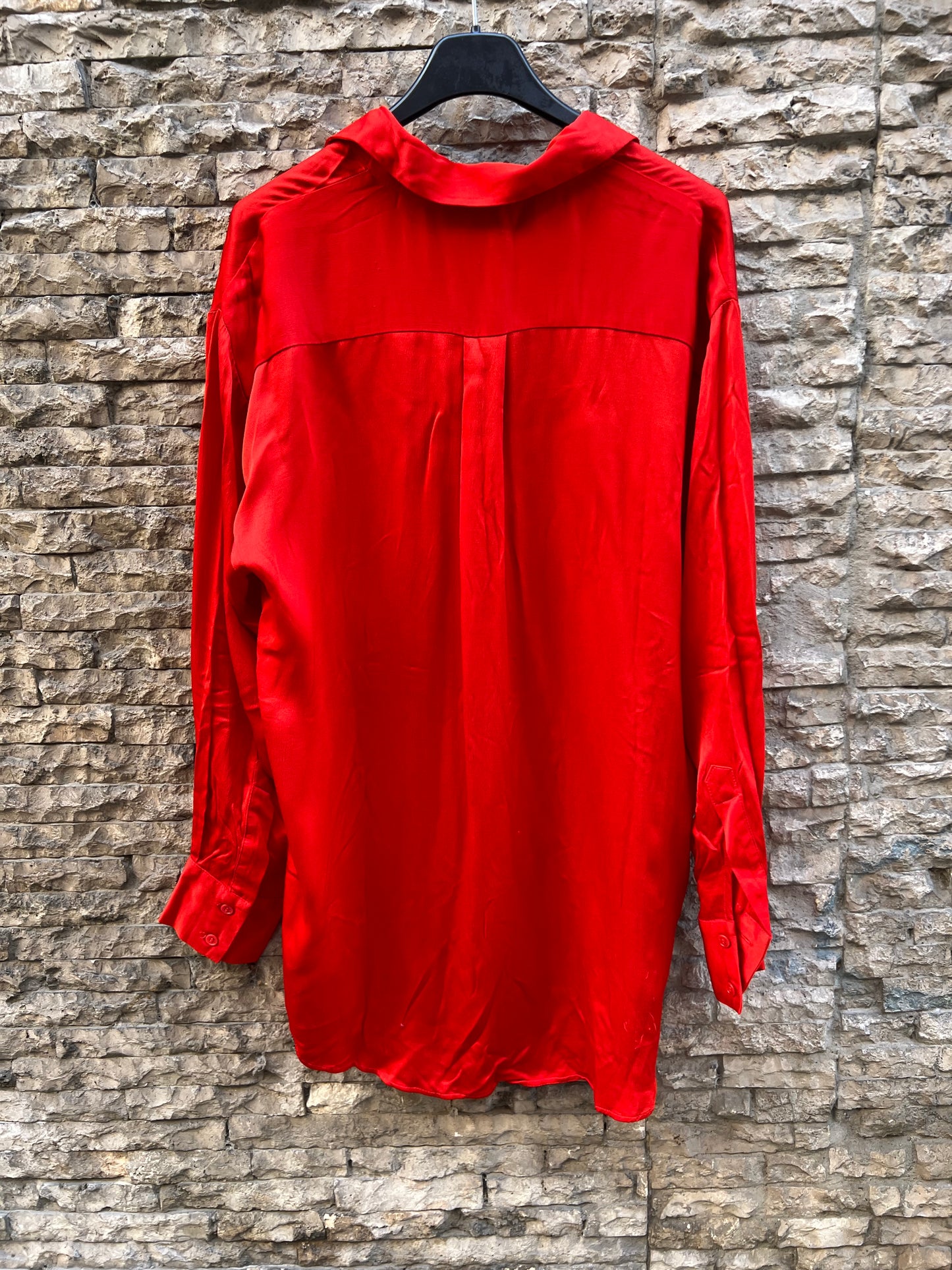 ZARA. Blusa roja satinada fluida. T XS (M)