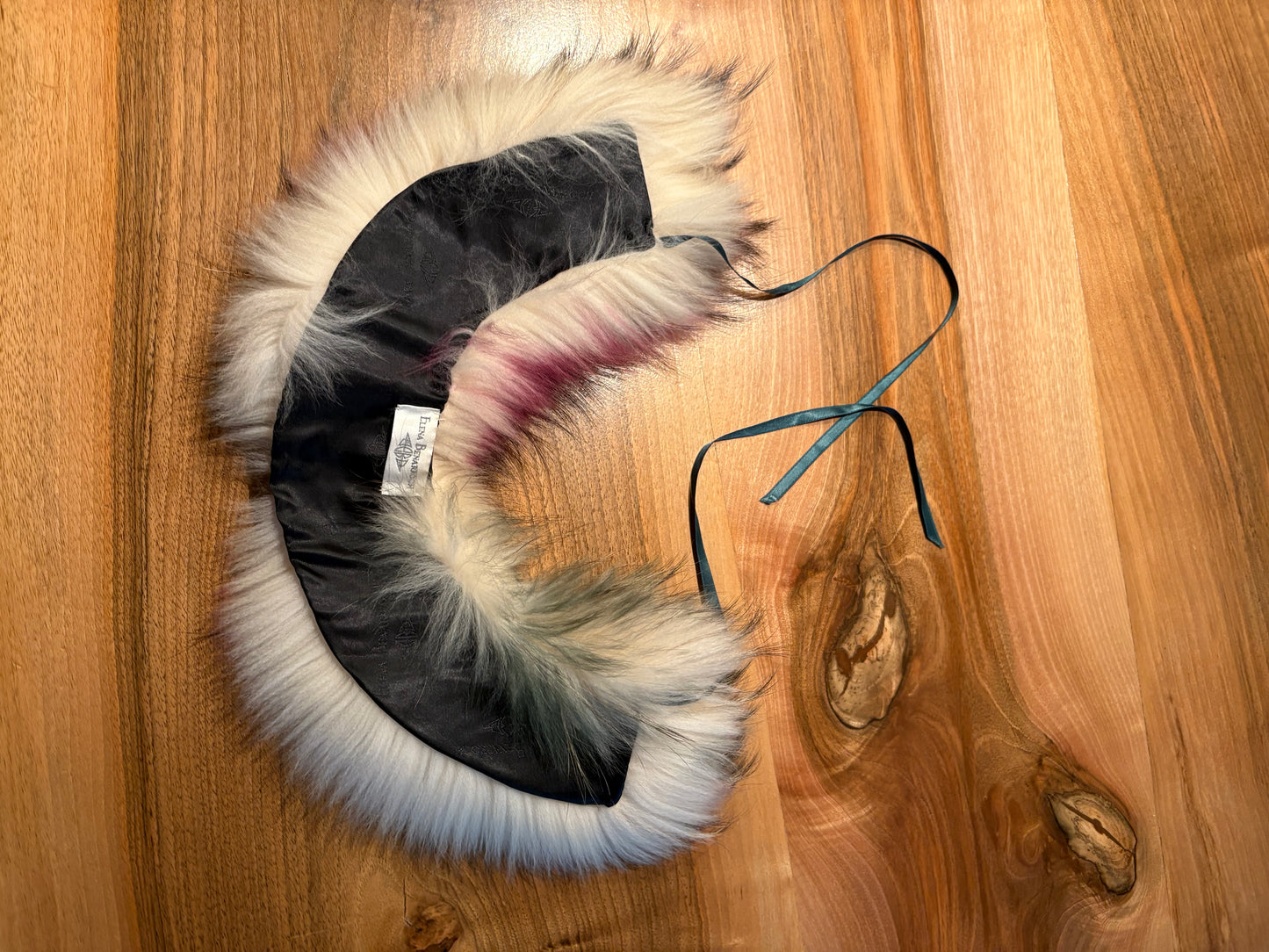 ELENA BENARROCH. Cuello pelo