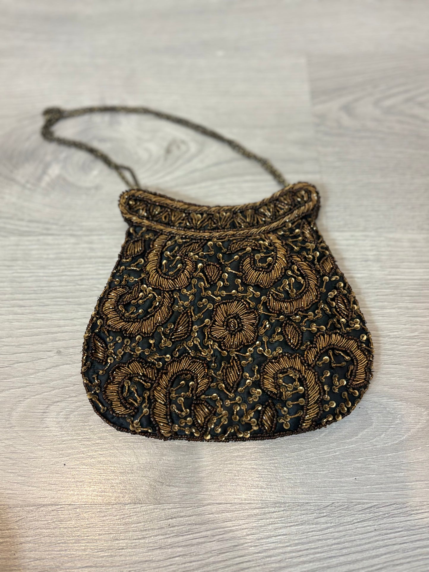 OTRAS. Bolso de mano pedrería