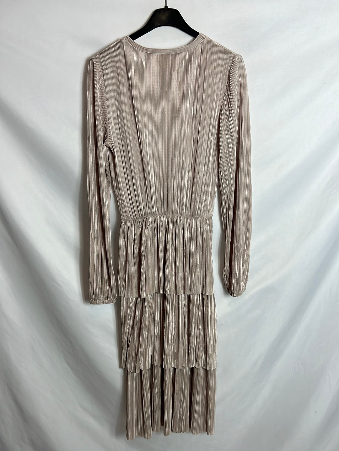 ZARA. Champagne-colored pleated midi dress. TM