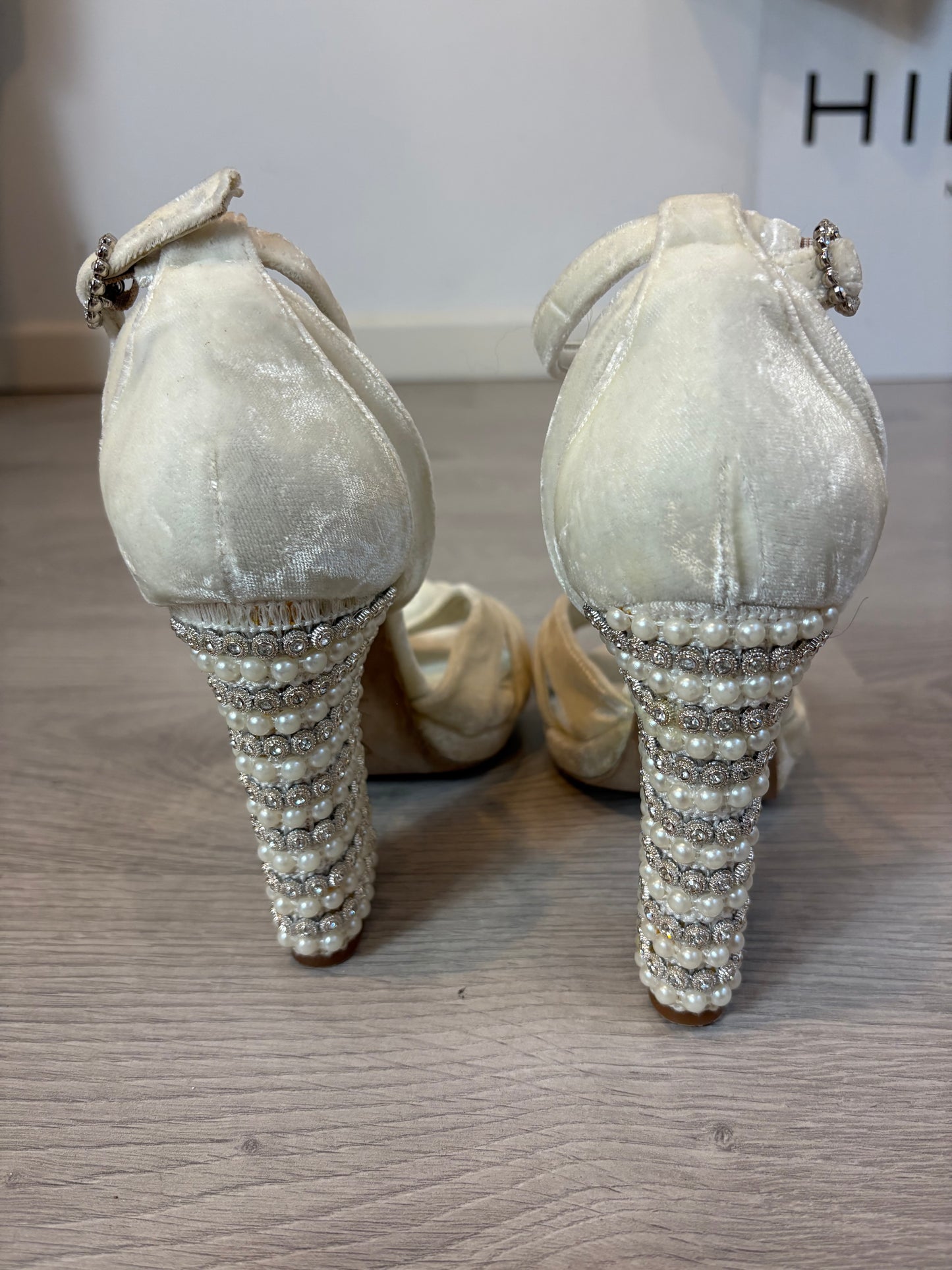 JUST+ ENE. Sandalia terciopelo Bianca