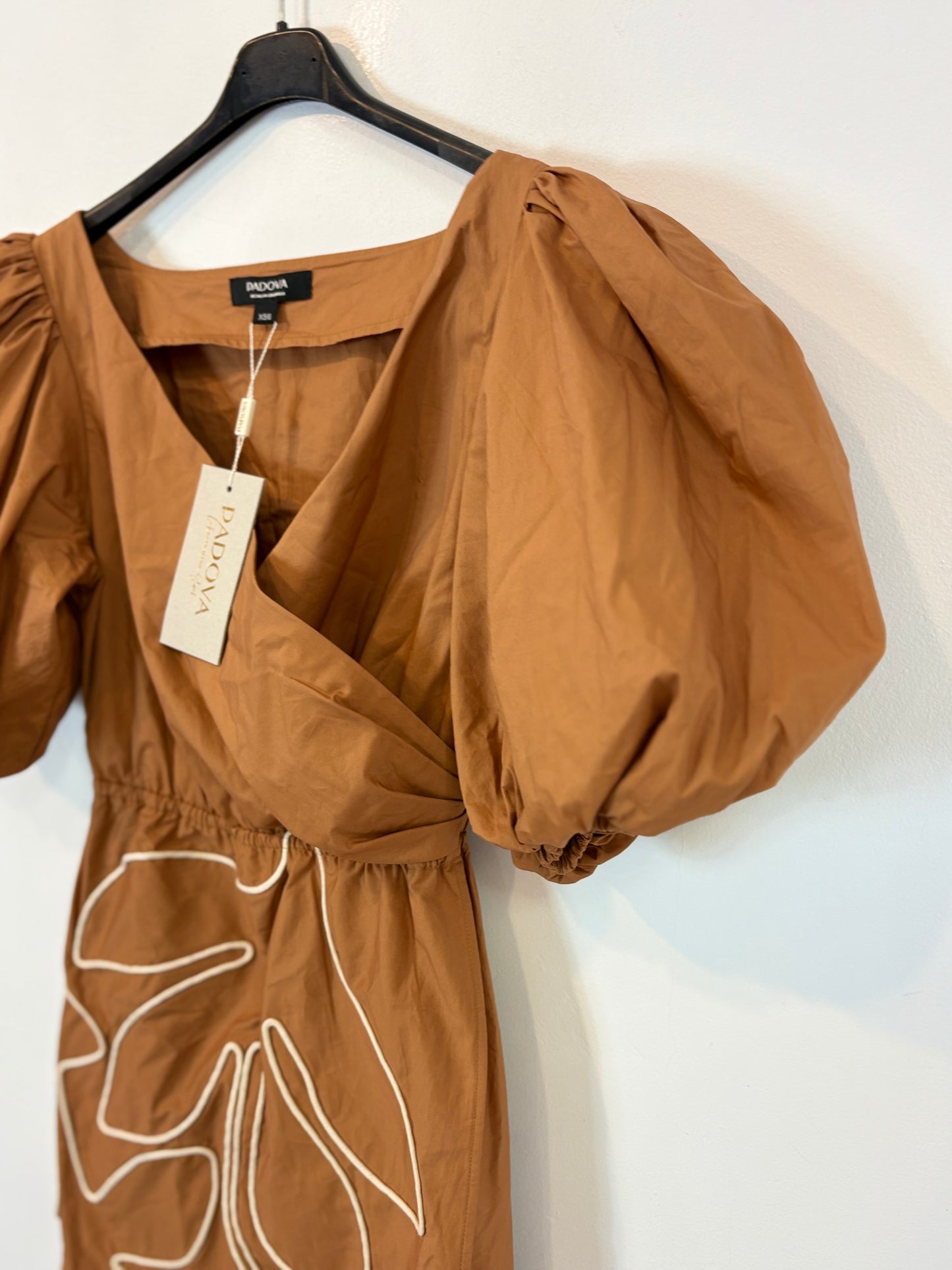 PADOVA. Camel wrap midi dress. XS