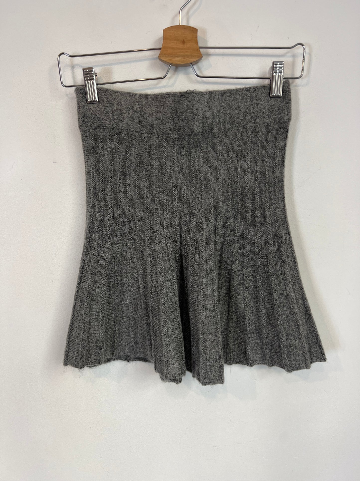 ZARA. Falda gris punto T.s