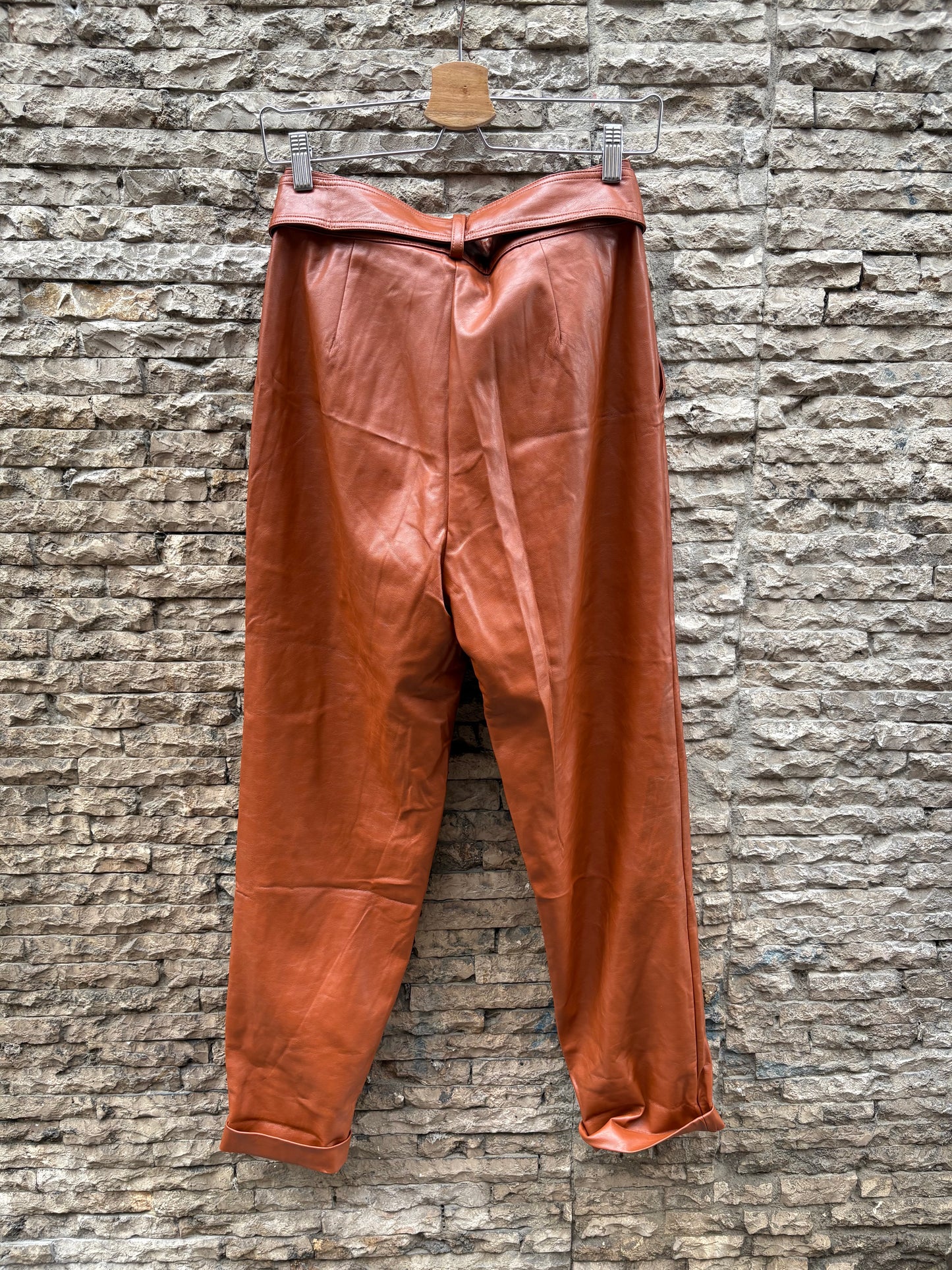 ANTIK BATIK. Pantalón camel pinzas