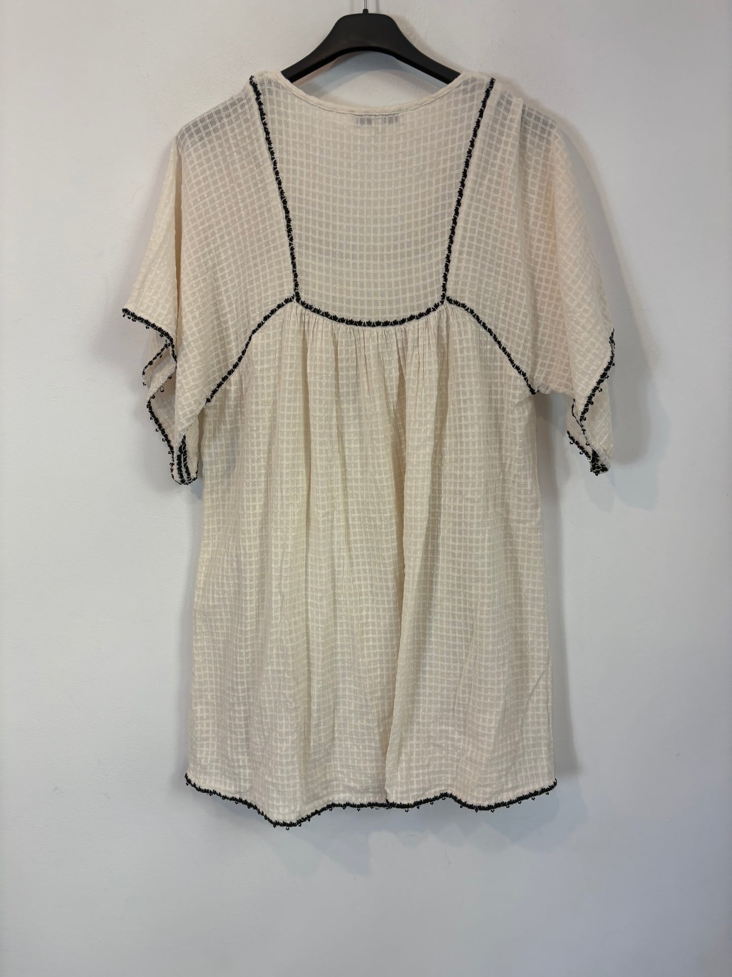 CORTEFEL. Vestido beige textura bordados. T S