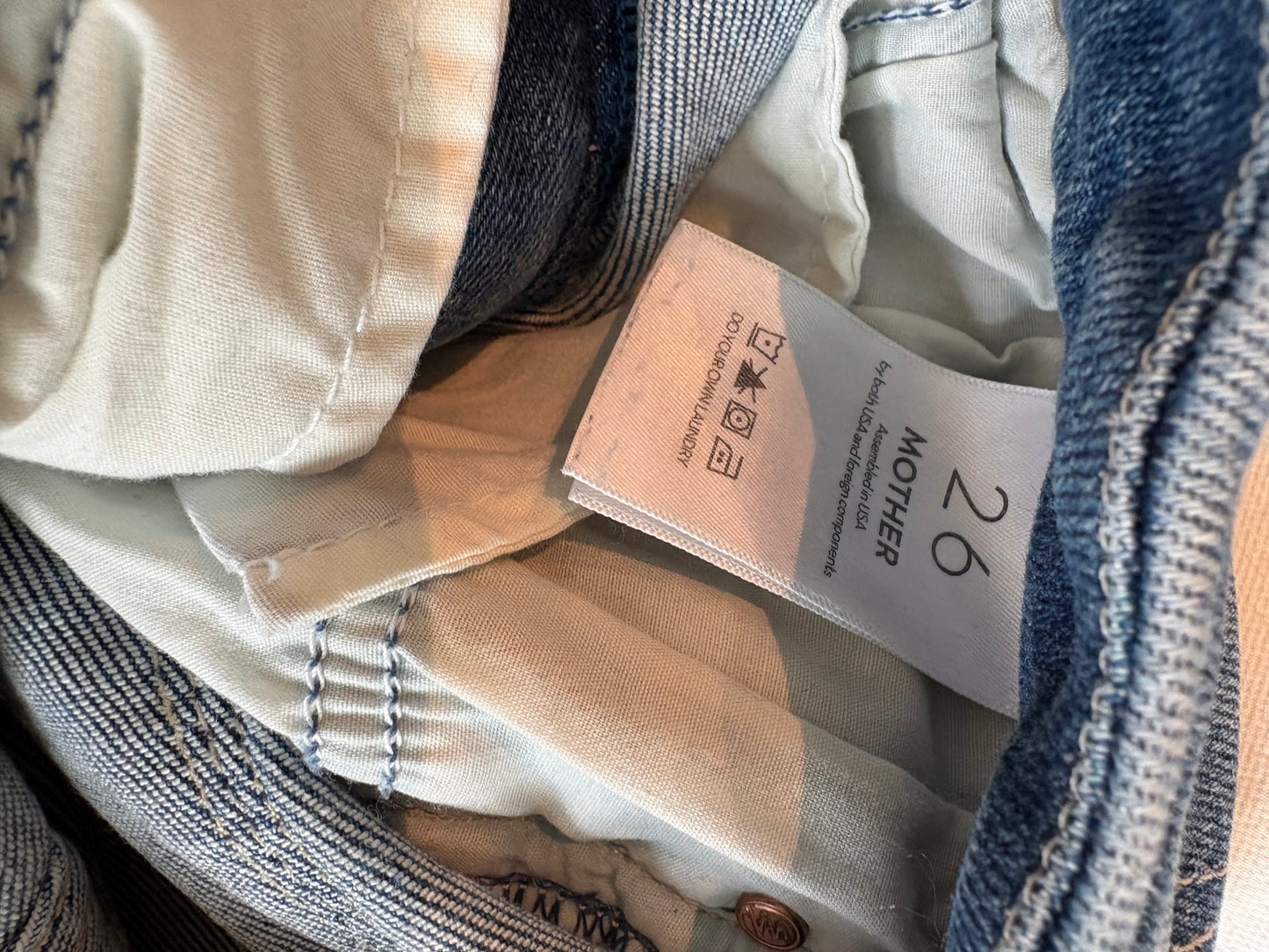 MOTHER. Denim ligeramente acampanado