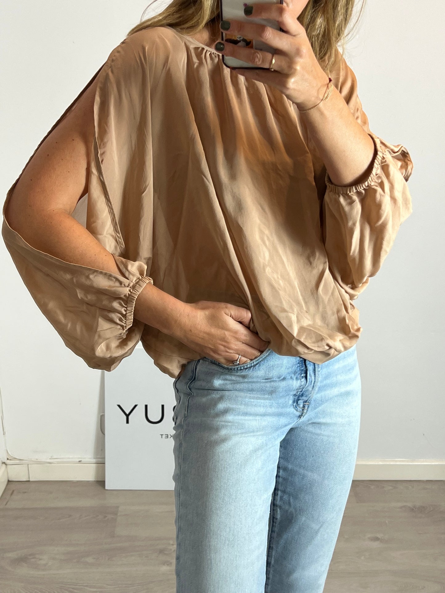 MARC JACOBS. Blusa seda aperturas manga. T M/L