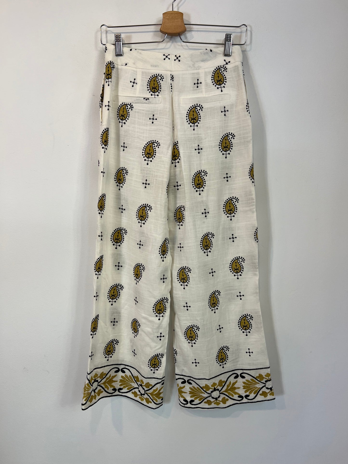 ZARA. Conjunto blanco bordado T.xs