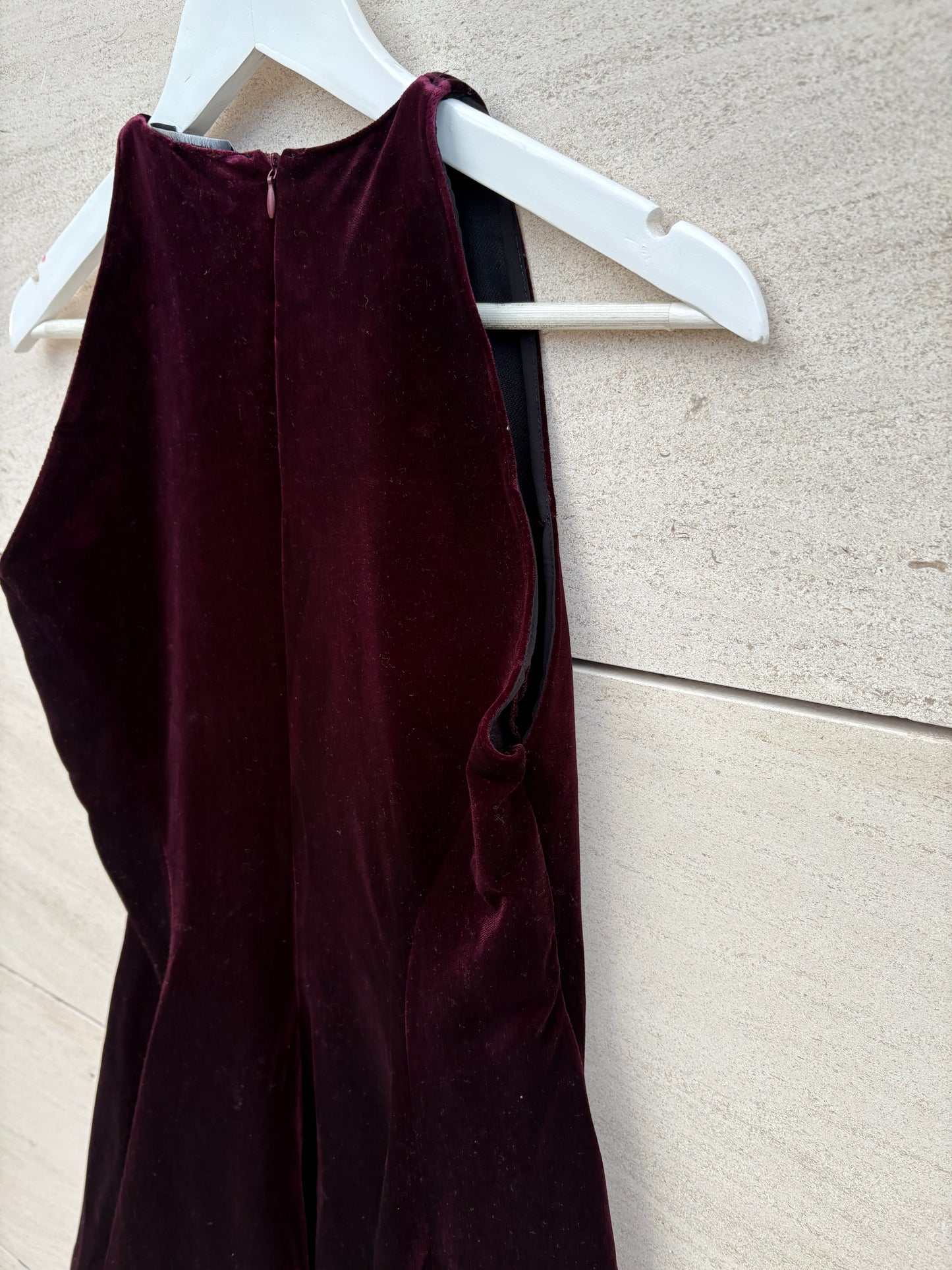 ZARA. Vestido corto terciopelo burdeos