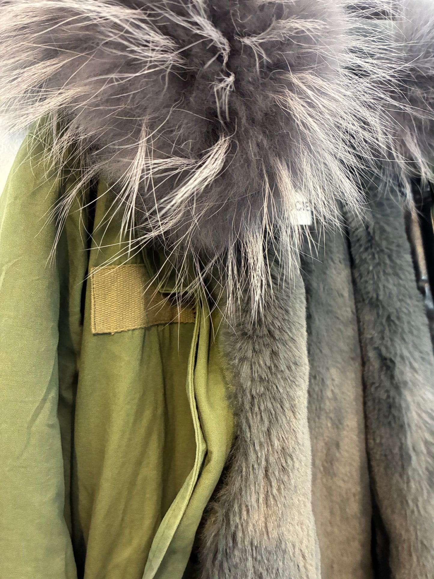 DUCIE. Parka verde pelo