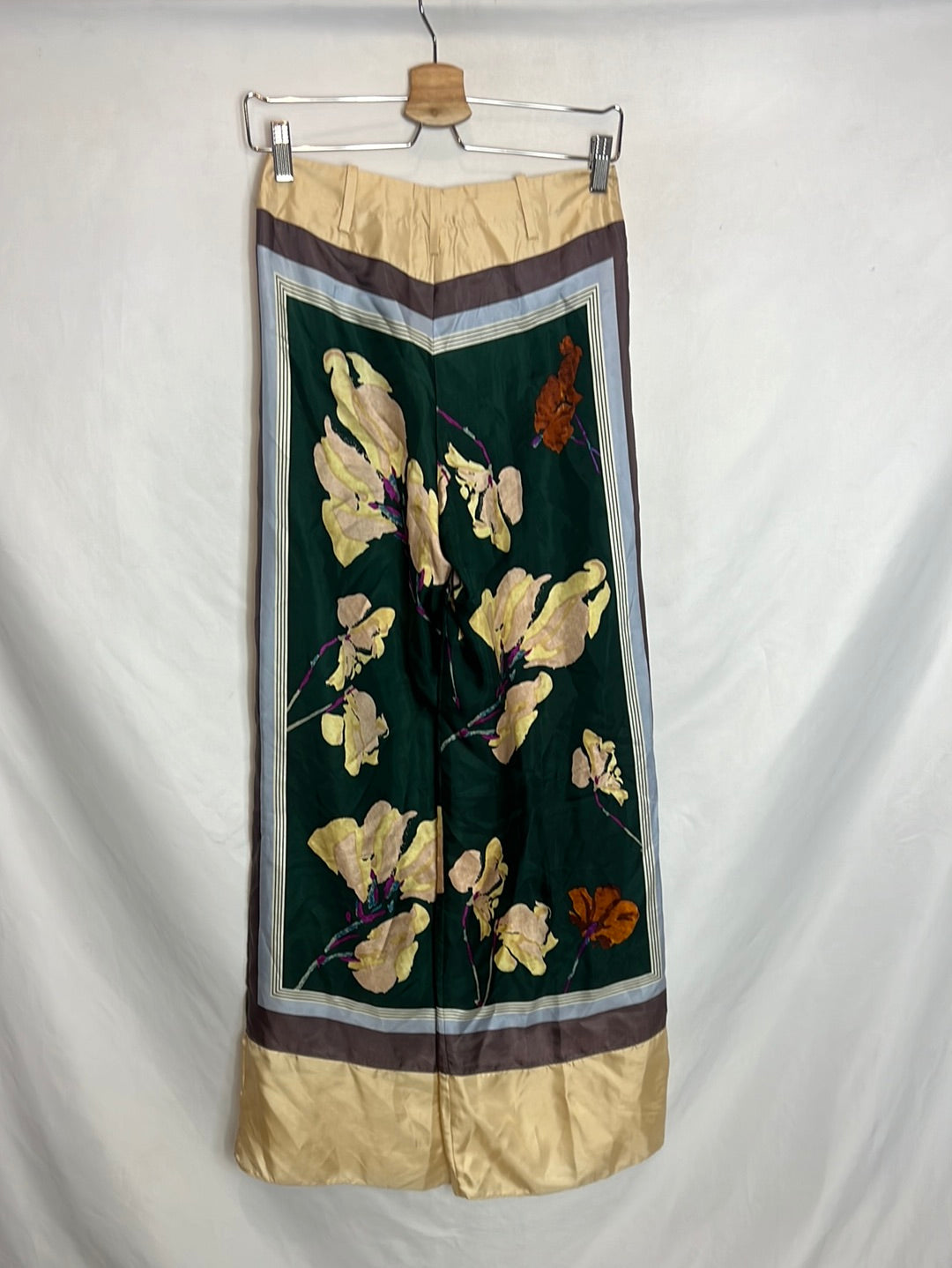 ZARA. Pantalón estampado detalle pinzas. T S