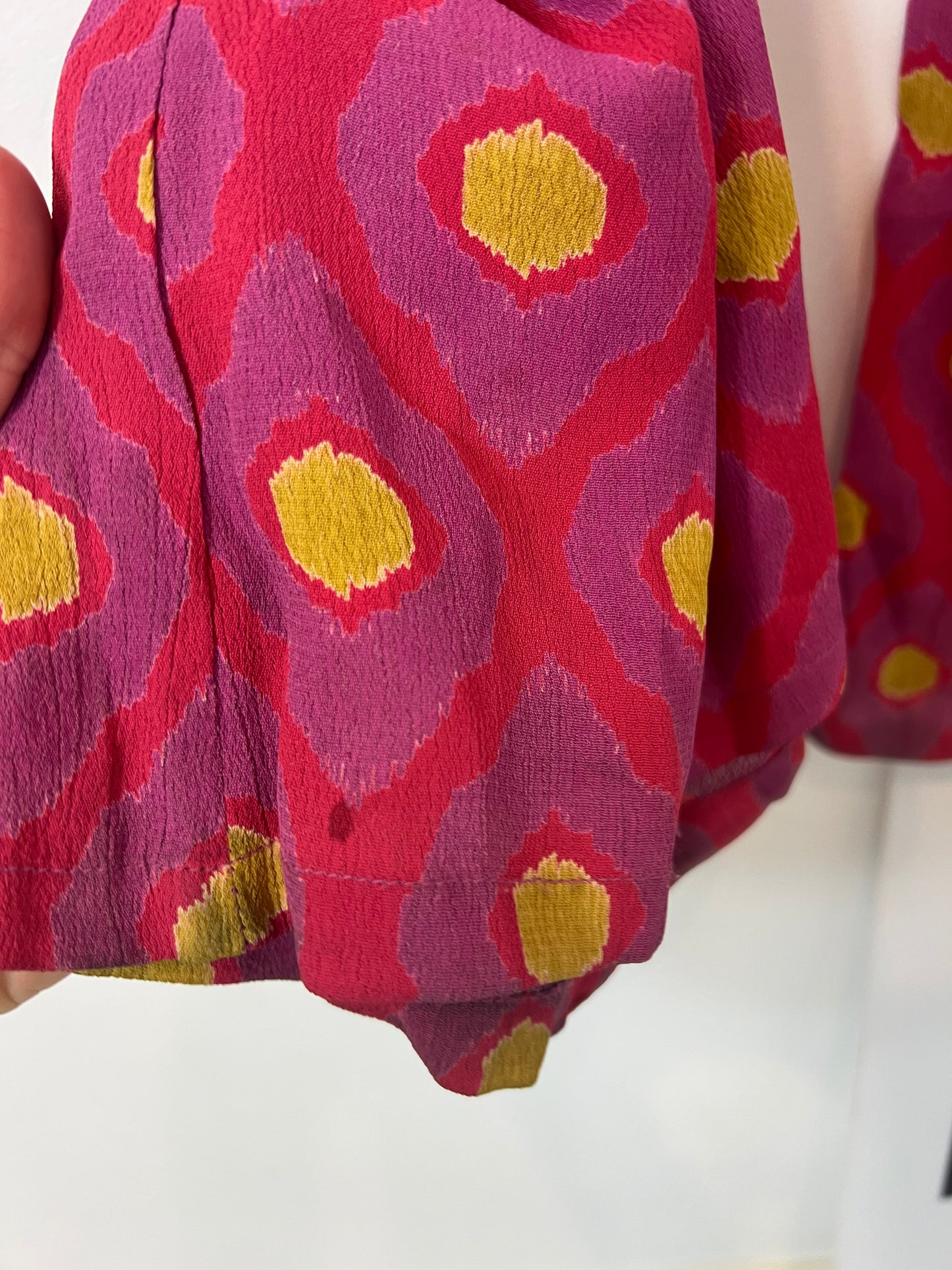 NÍCOLI. Pantalón pata ancha estampado rosas. T 18 (S)