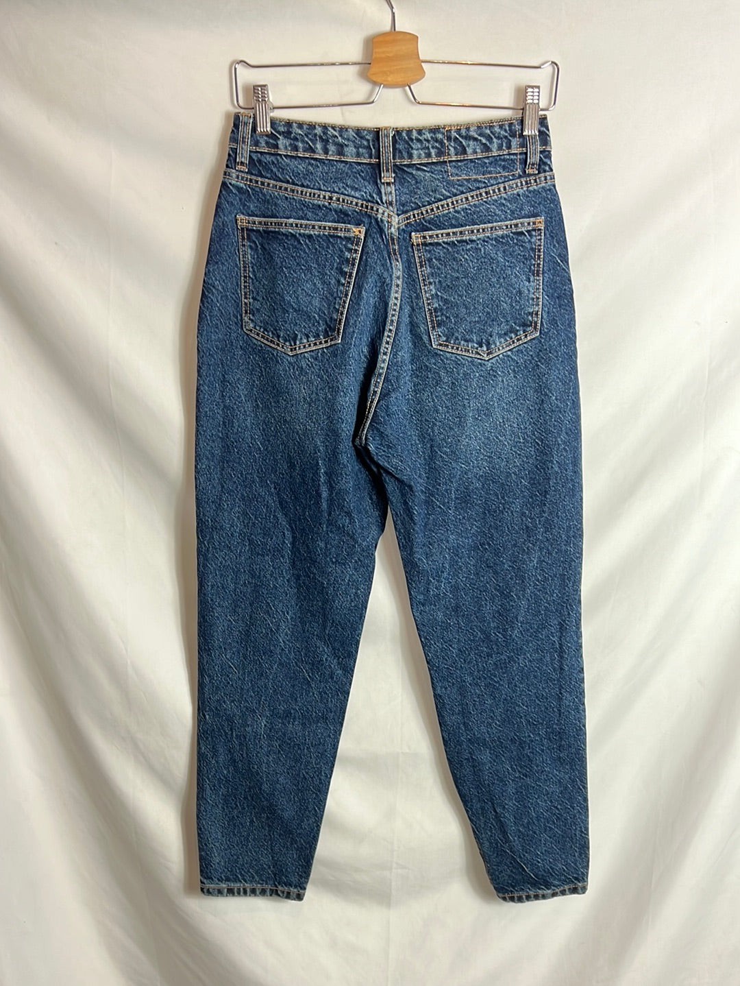 ZARA. Denim estilo mom fit oscuro. T36