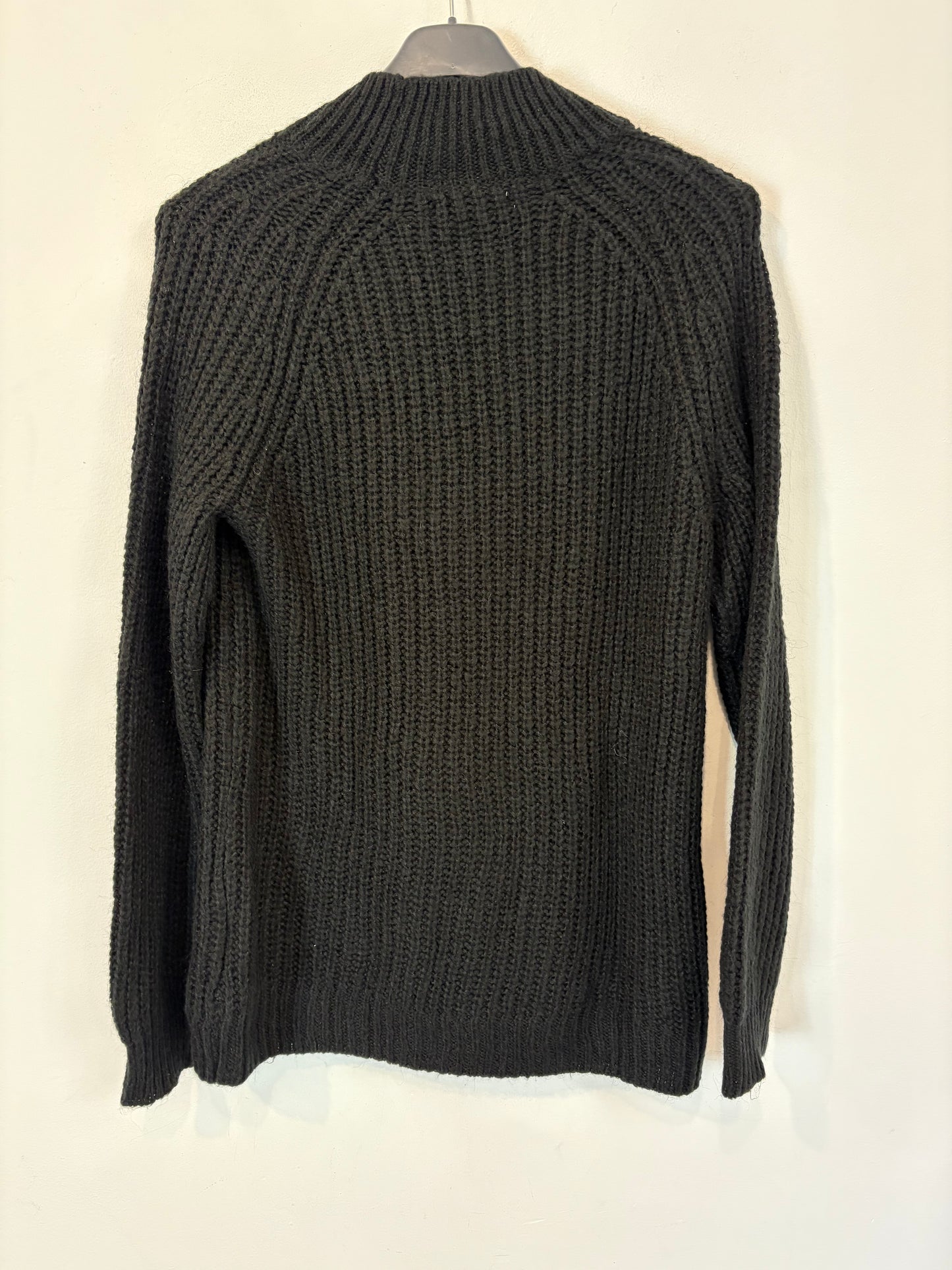 CALVIN KLEIN. Jersey negro cuello perkins.T M