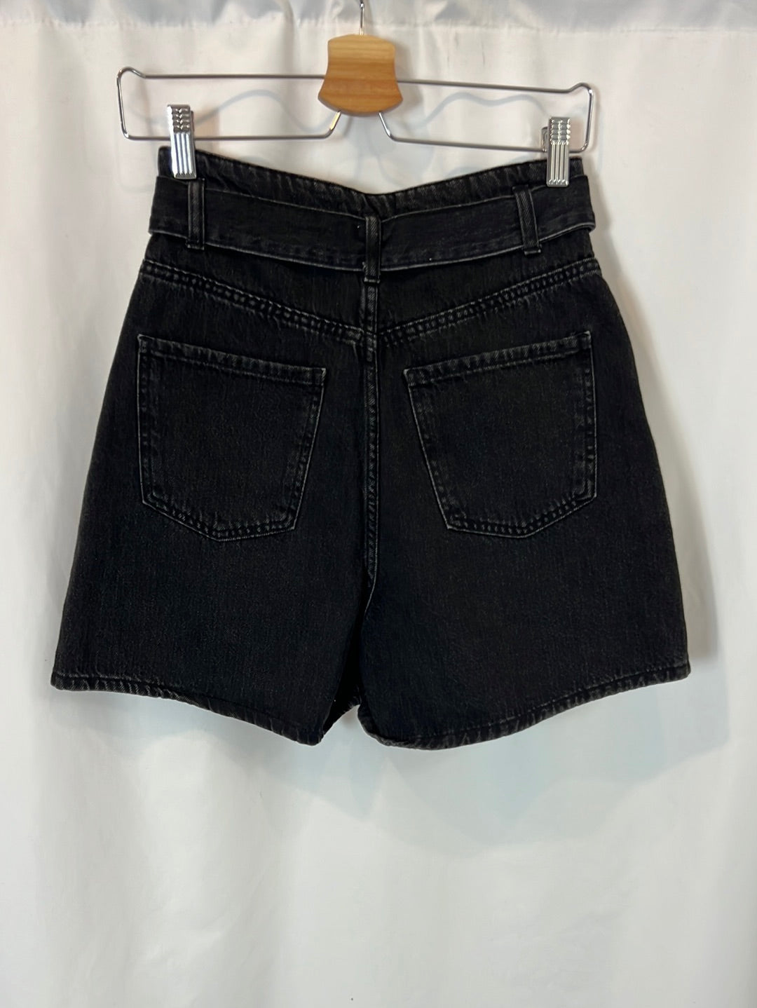 ZARA. Black denim shorts with skirt effect. T 36