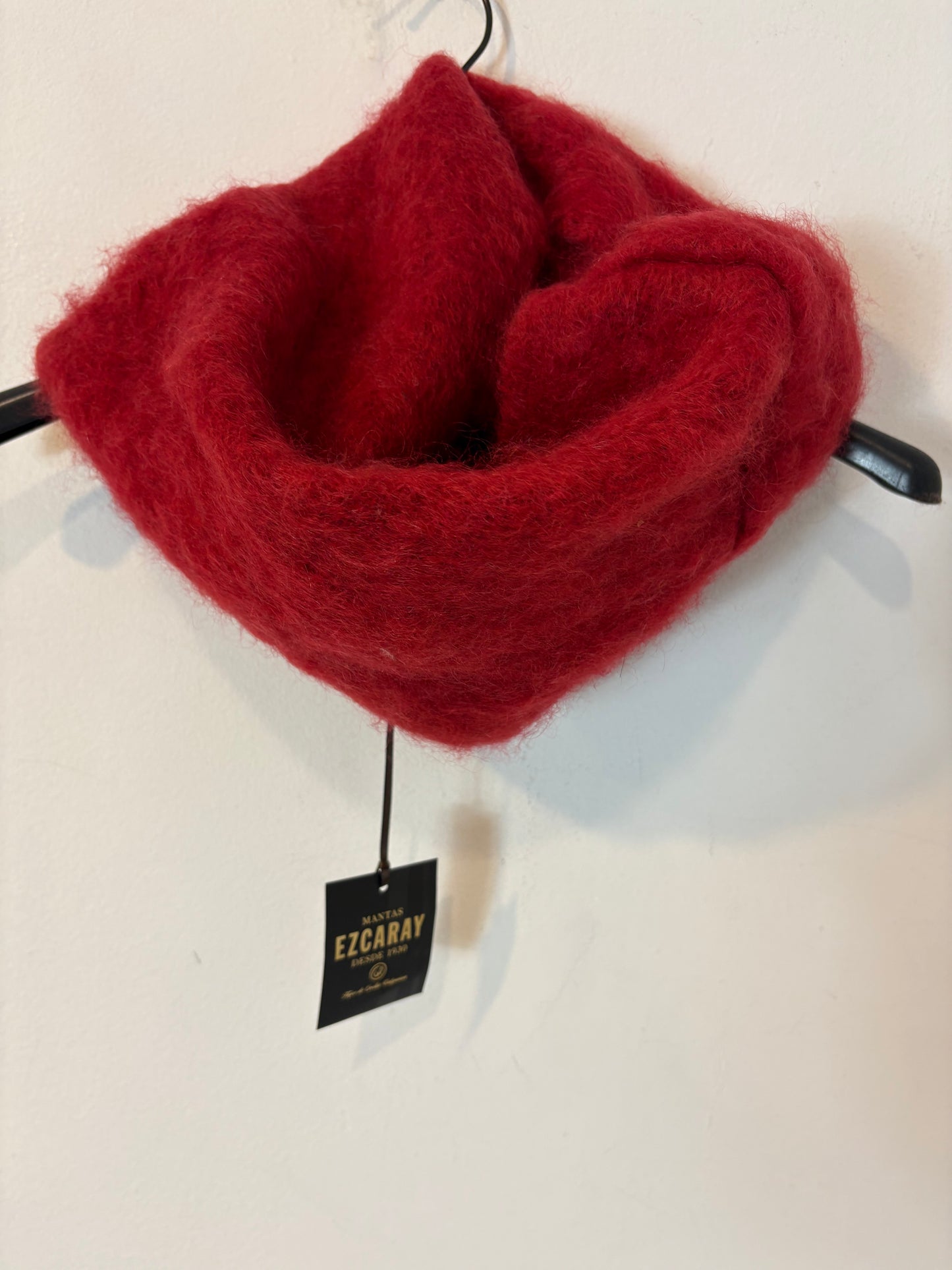 MANTAS EXCARAY. Cuello mohair rojizo