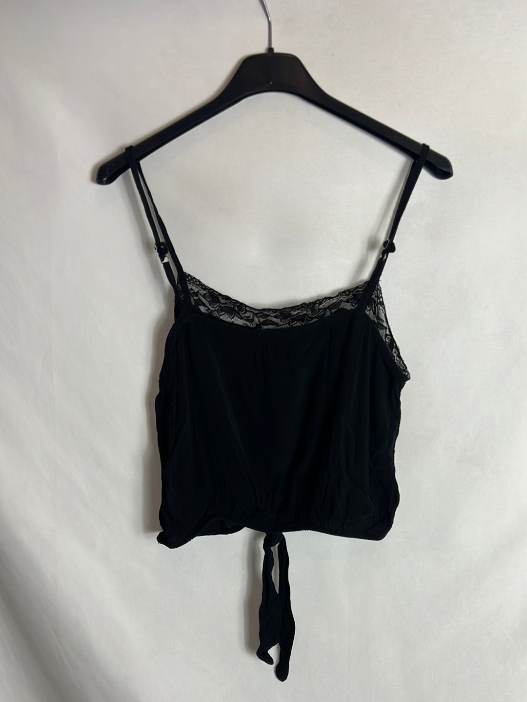 BRANDY MELVILLE. Crop top negro encaje. T S